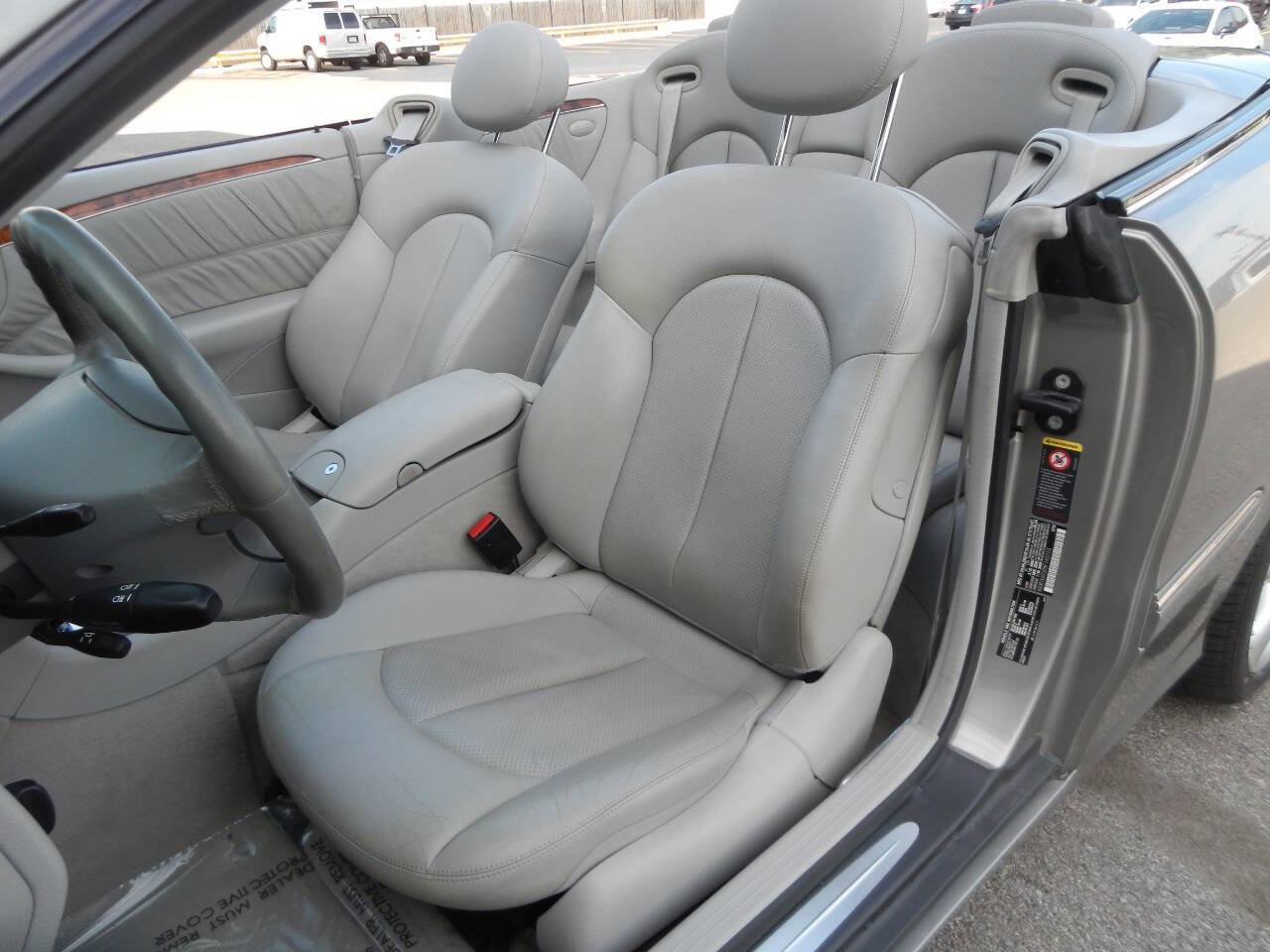 Used 2005 Mercedes-Benz CLK 320 Cabriolet image 28