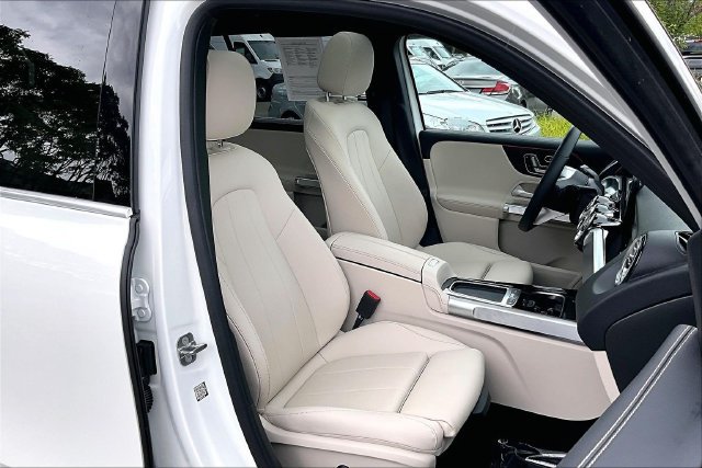 Used 2026 Mercedes-Benz GLB 250 4MATIC image 7