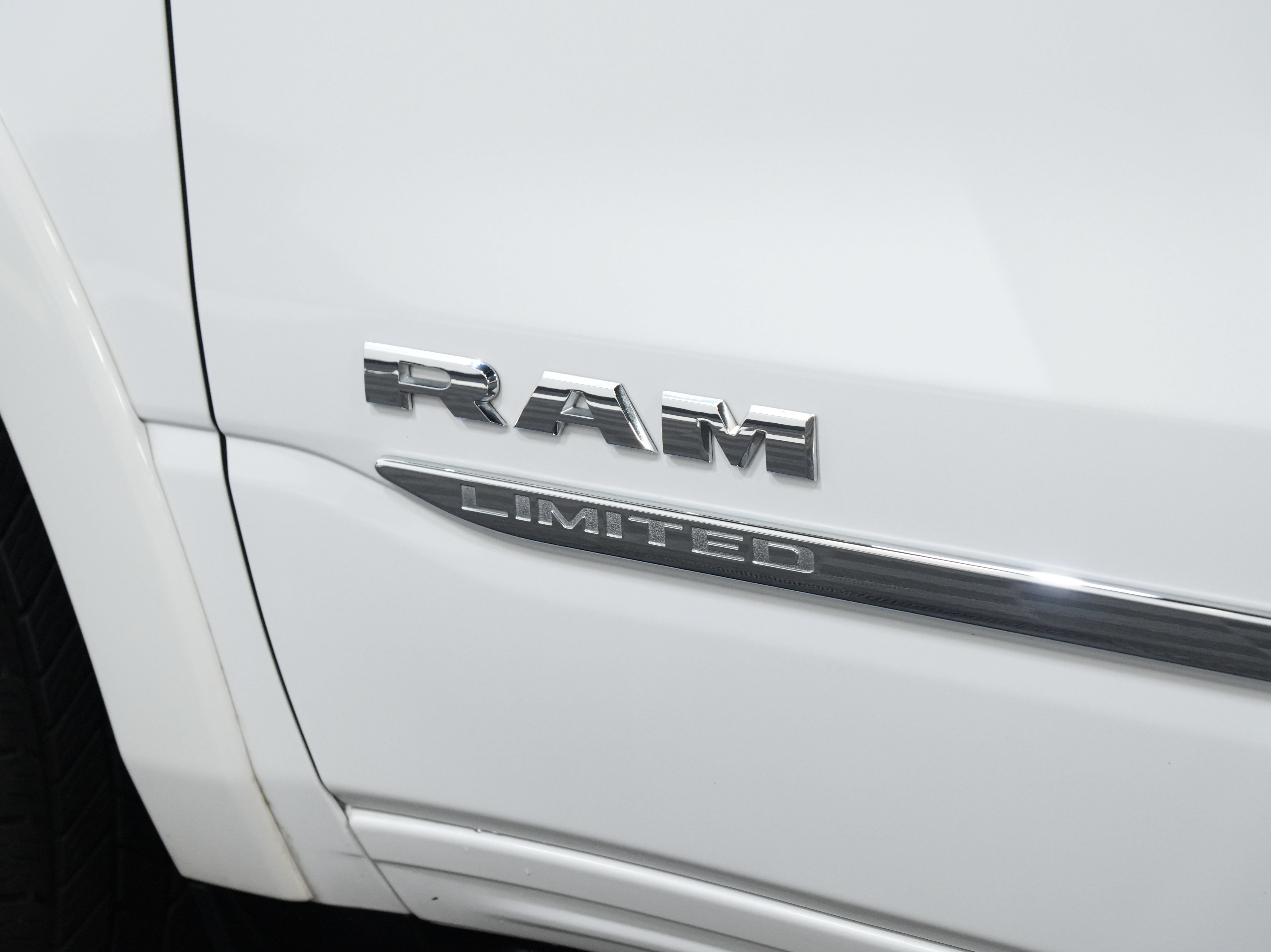Used 2019 RAM 1500 Limited AWD/4WD image 21