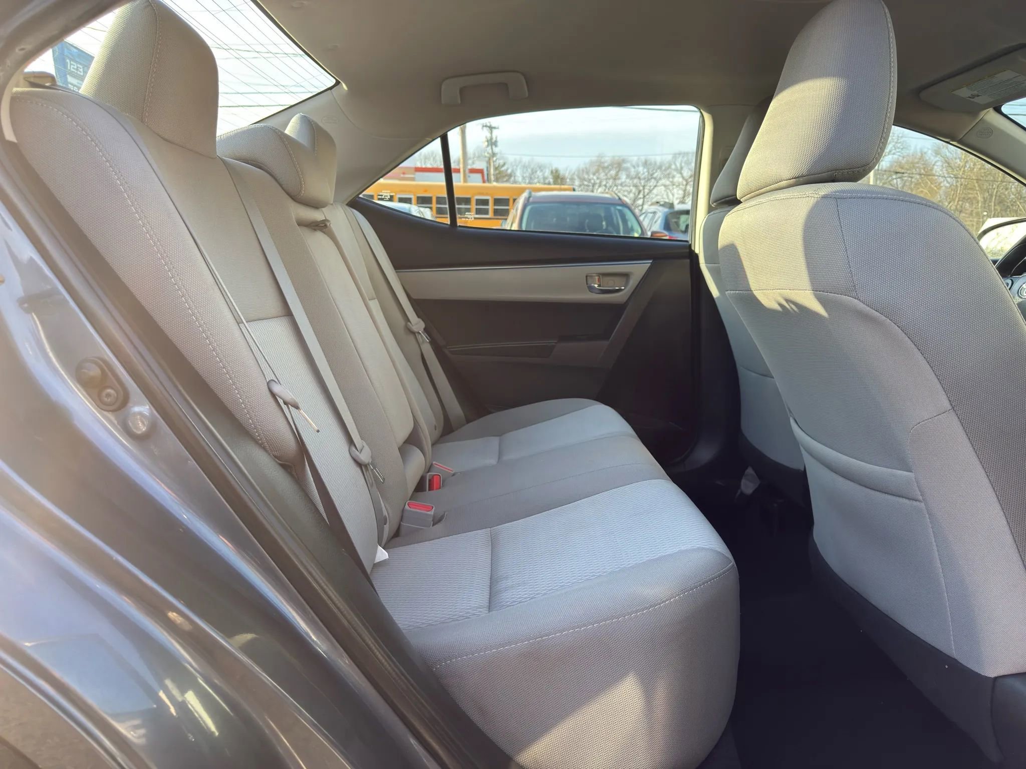 Used 2015 Toyota Corolla LE image 21