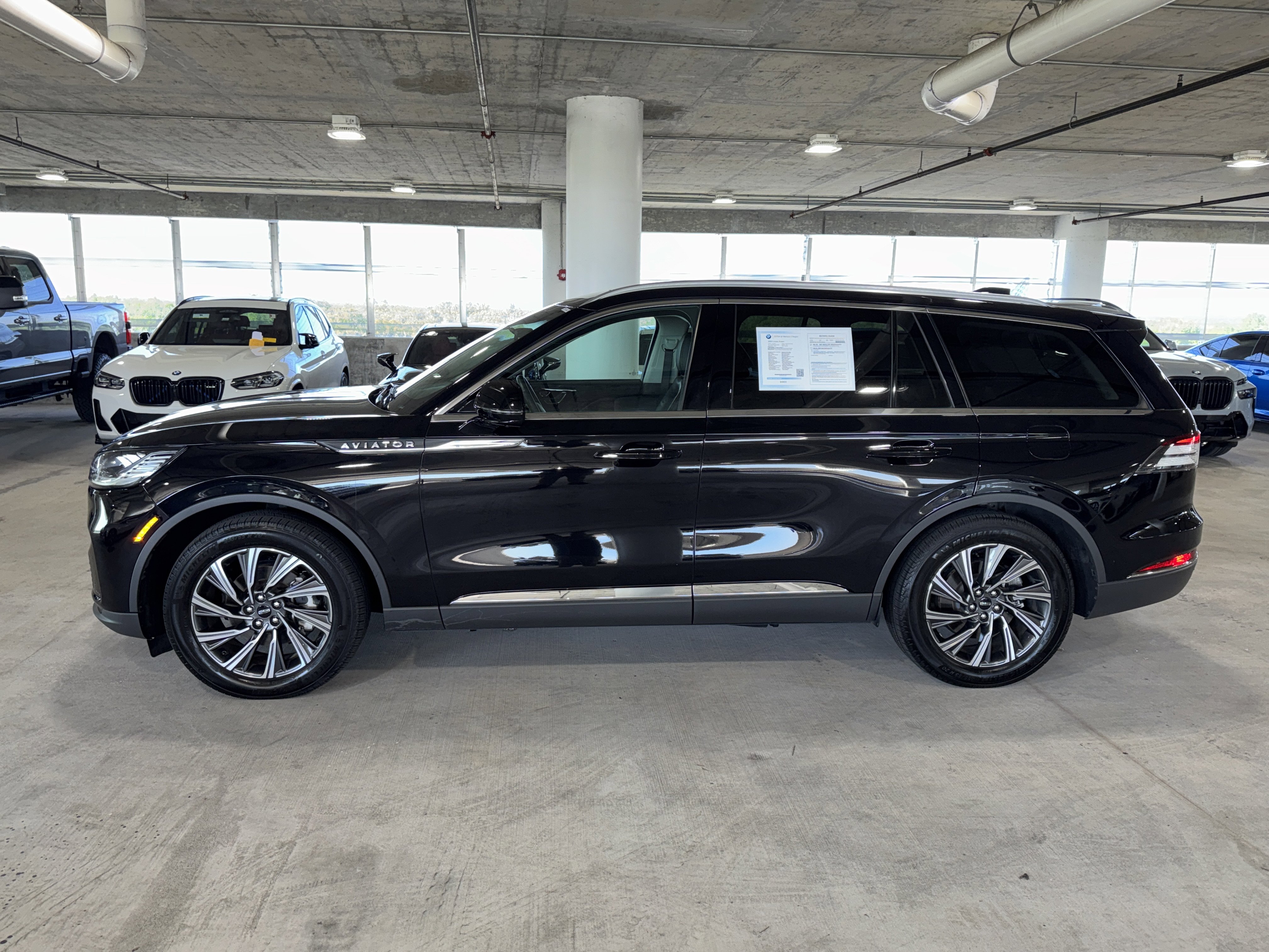 Used 2025 Lincoln Aviator 2WD image 5