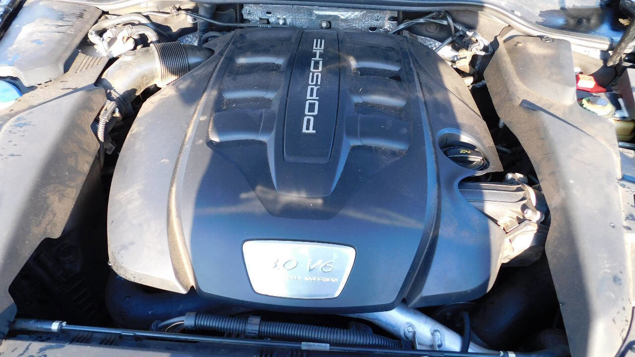 Used 2014 Porsche Cayenne Diesel Platinum Edition image 36