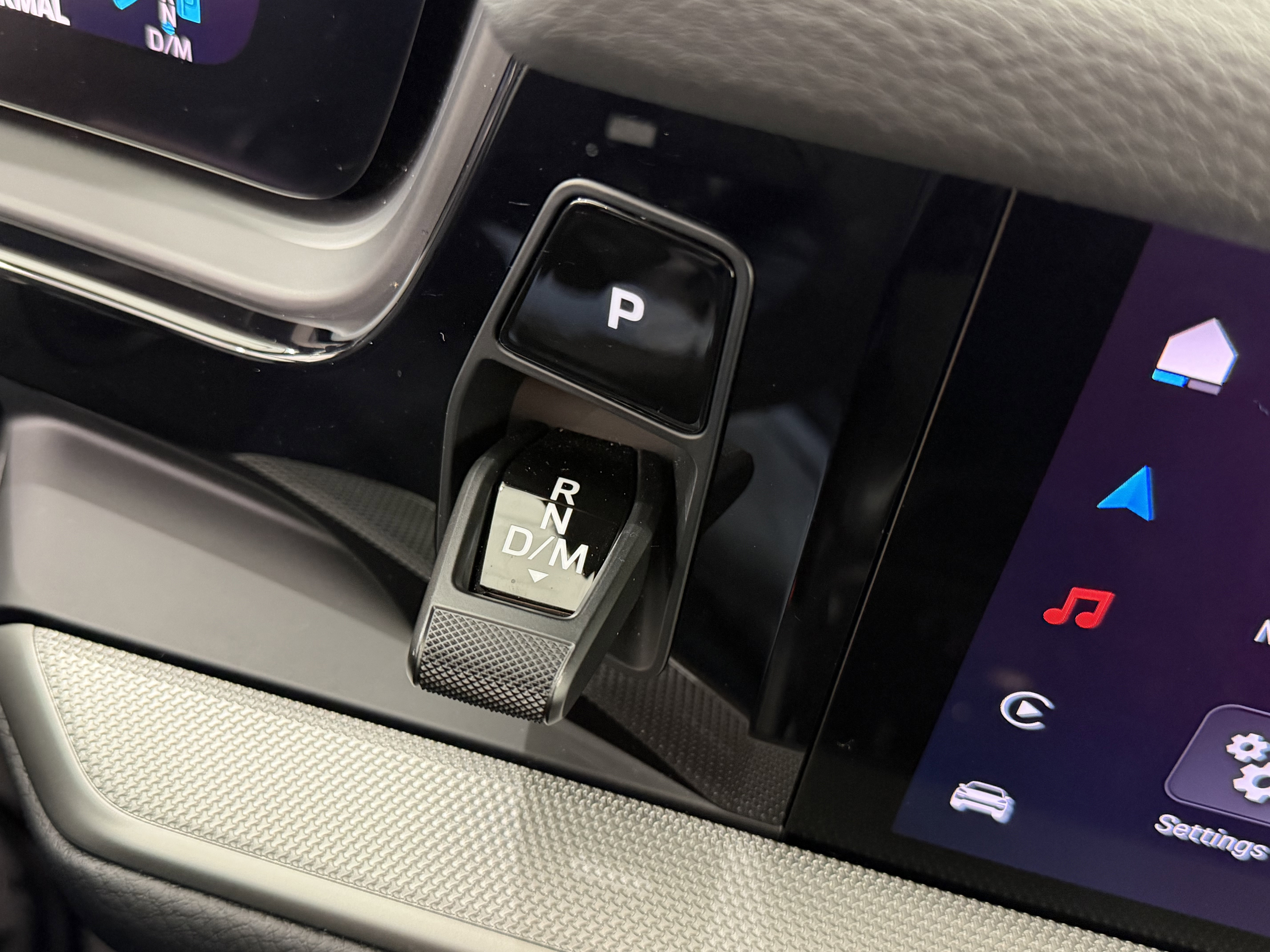 Certified 2025 Porsche Cayenne image 36