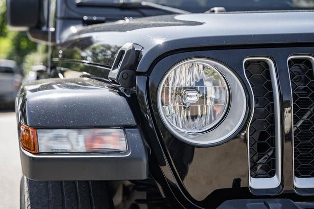 Used 2020 Jeep Gladiator Overland w/ Cold Weather Group image 14