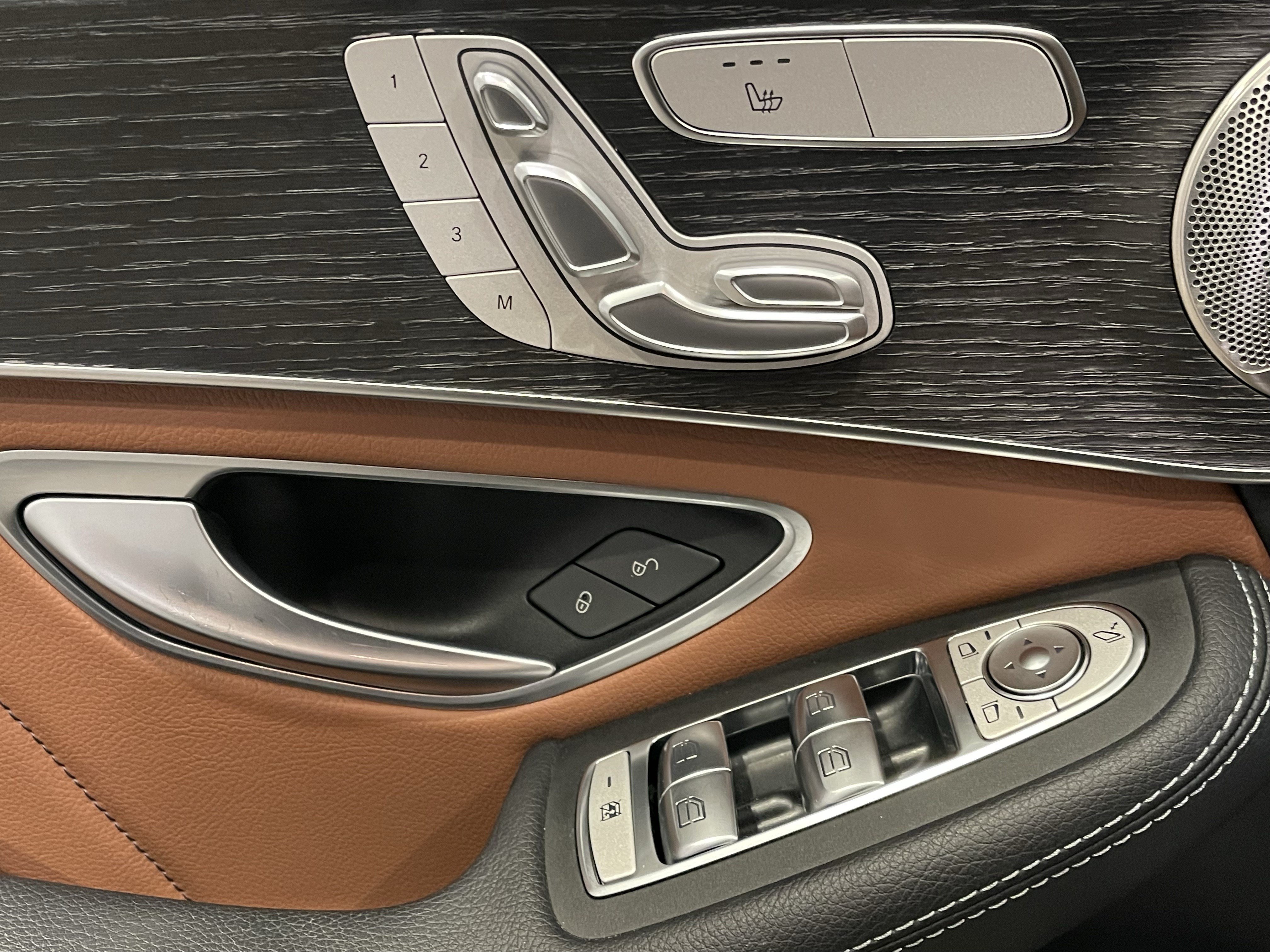 Used 2023 Mercedes-Benz GLC 300 4MATIC Coupe image 11