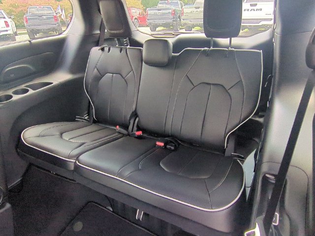 New 2027 Chrysler Pacifica Limited w/ Family Tech Group FWD image 30