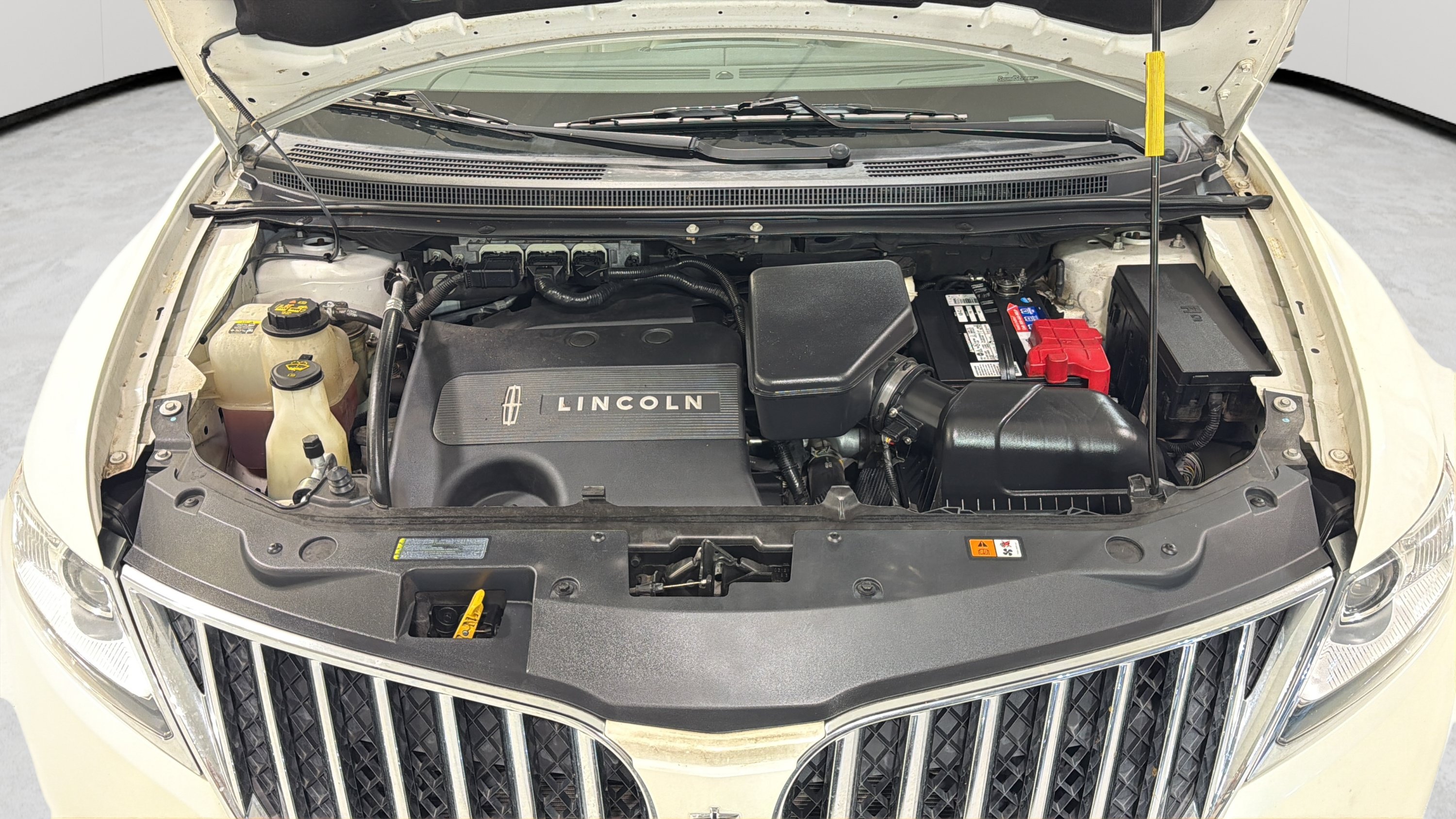 Used 2012 Lincoln MKX FWD image 25