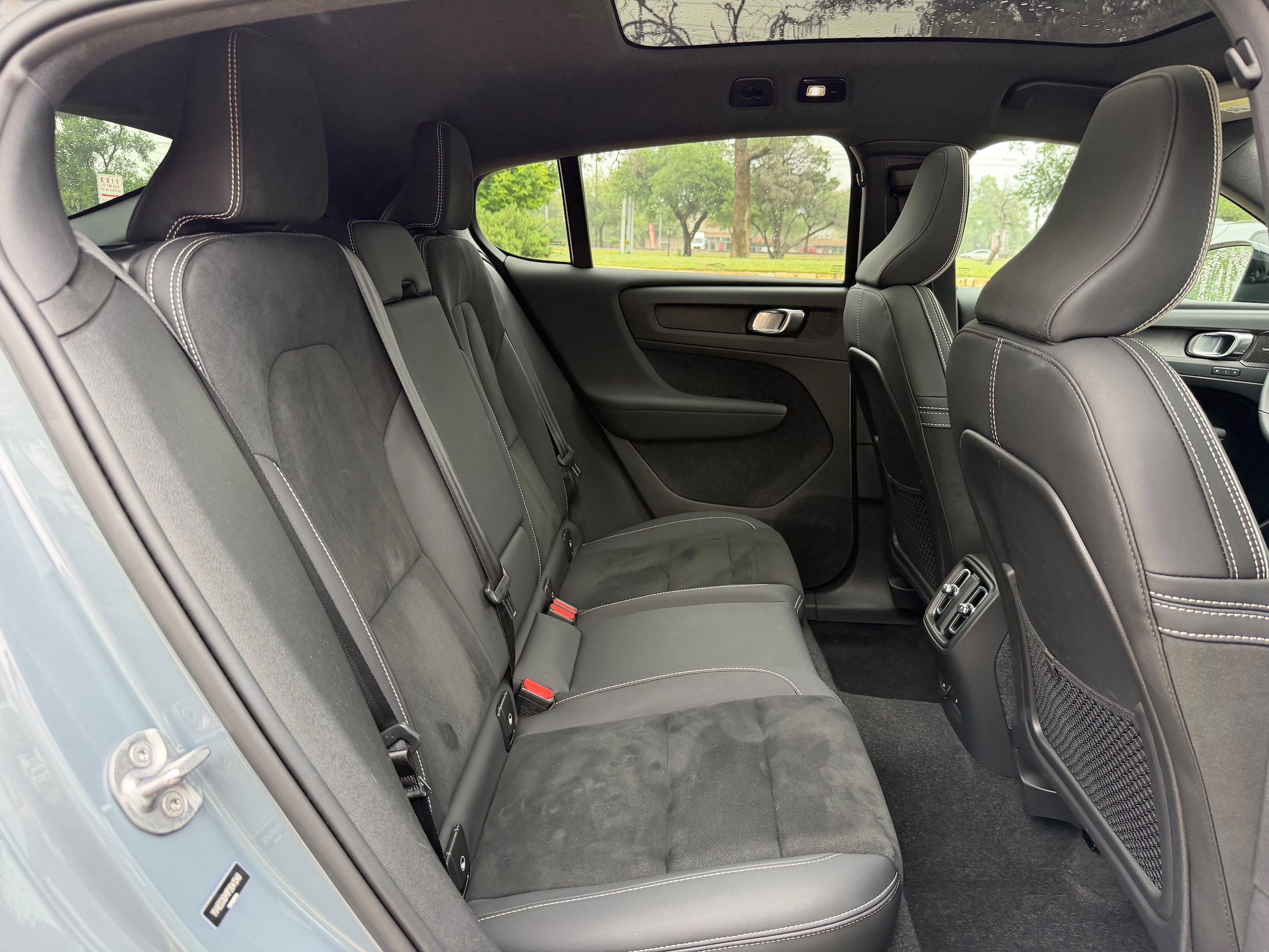 Certified 2023 Volvo C40 P8 Recharge Ultimate w/ Protection Package Premier AWD/4WD image 12