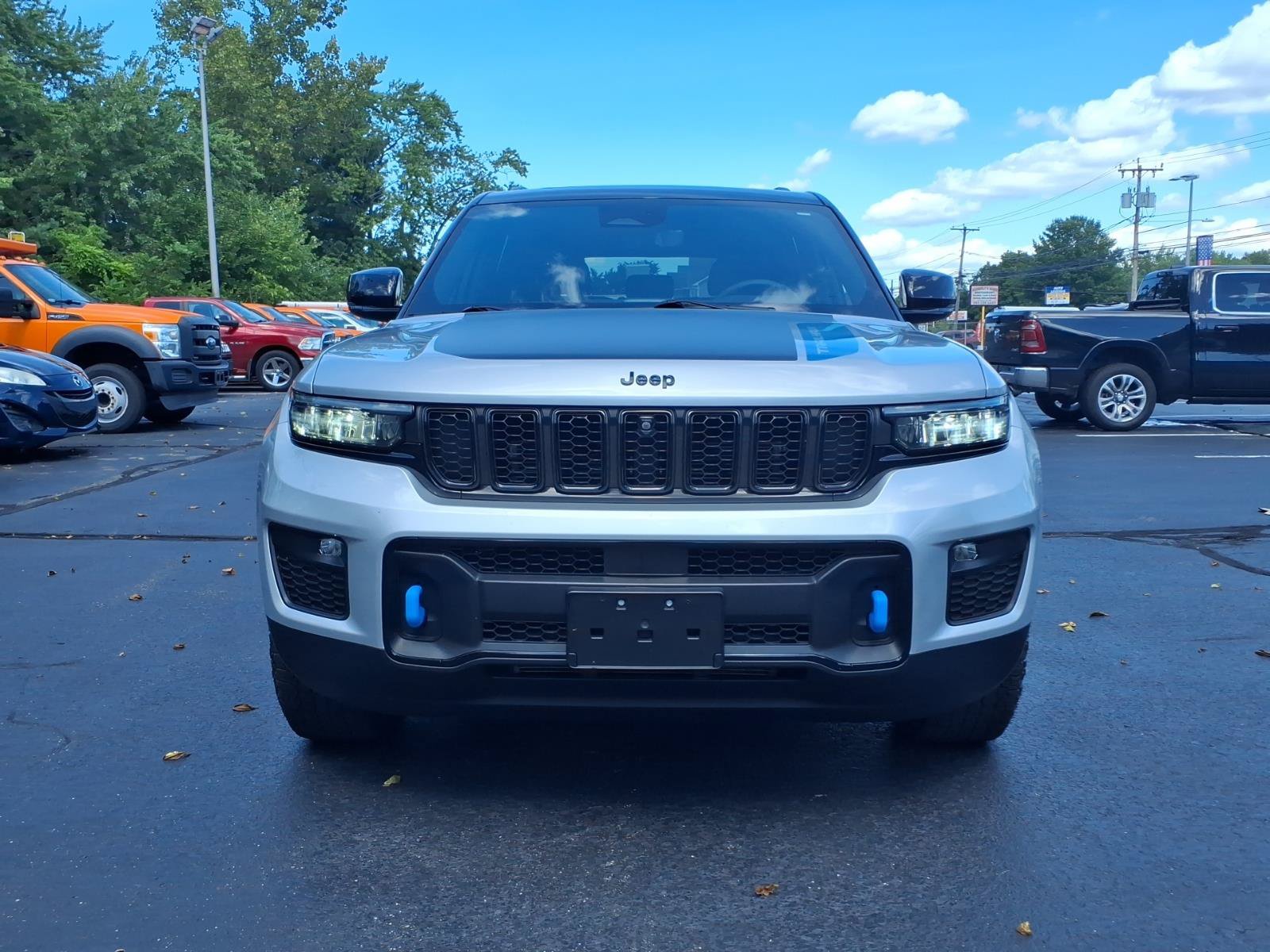 Certified 2023 Jeep Grand Cherokee Trailhawk w/ Luxury Tech Group III AWD/4WD image 2
