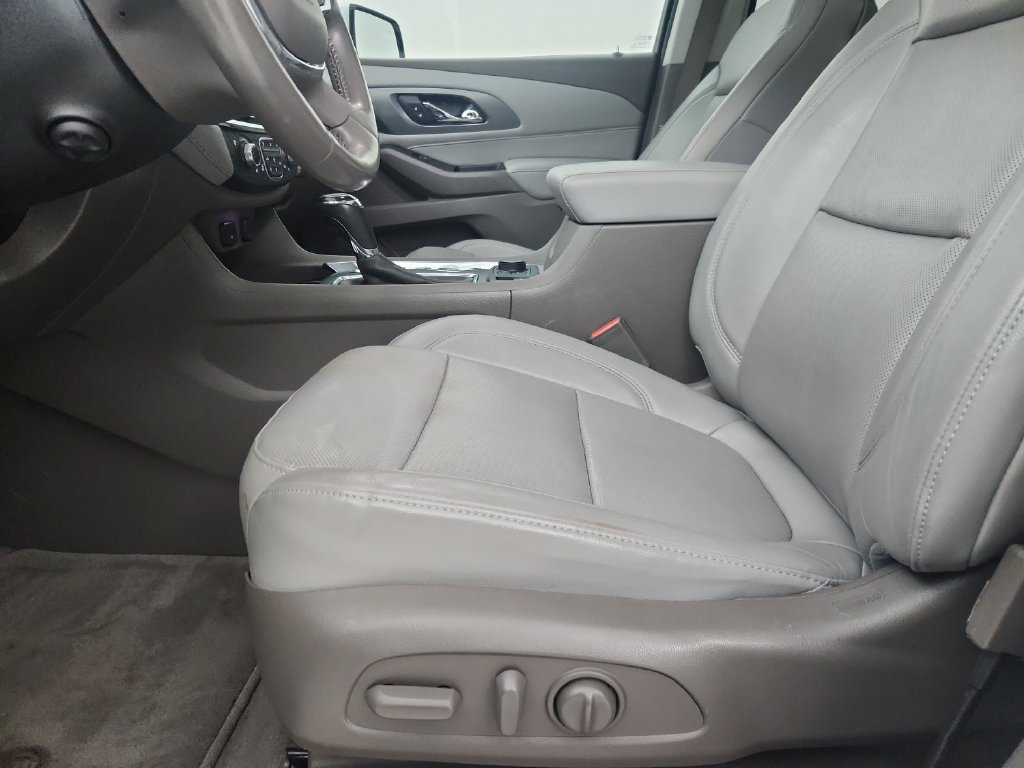 Used 2019 Chevrolet Traverse Premier w/ Driver Confidence II Package FWD image 21