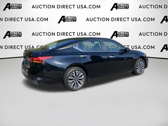 Used 2024 Nissan Altima 2.5 SV FWD image 11