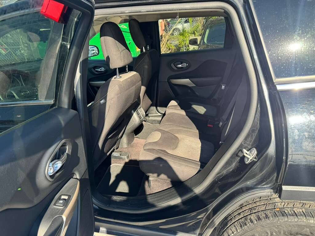 Used 2018 Jeep Cherokee Latitude image 10