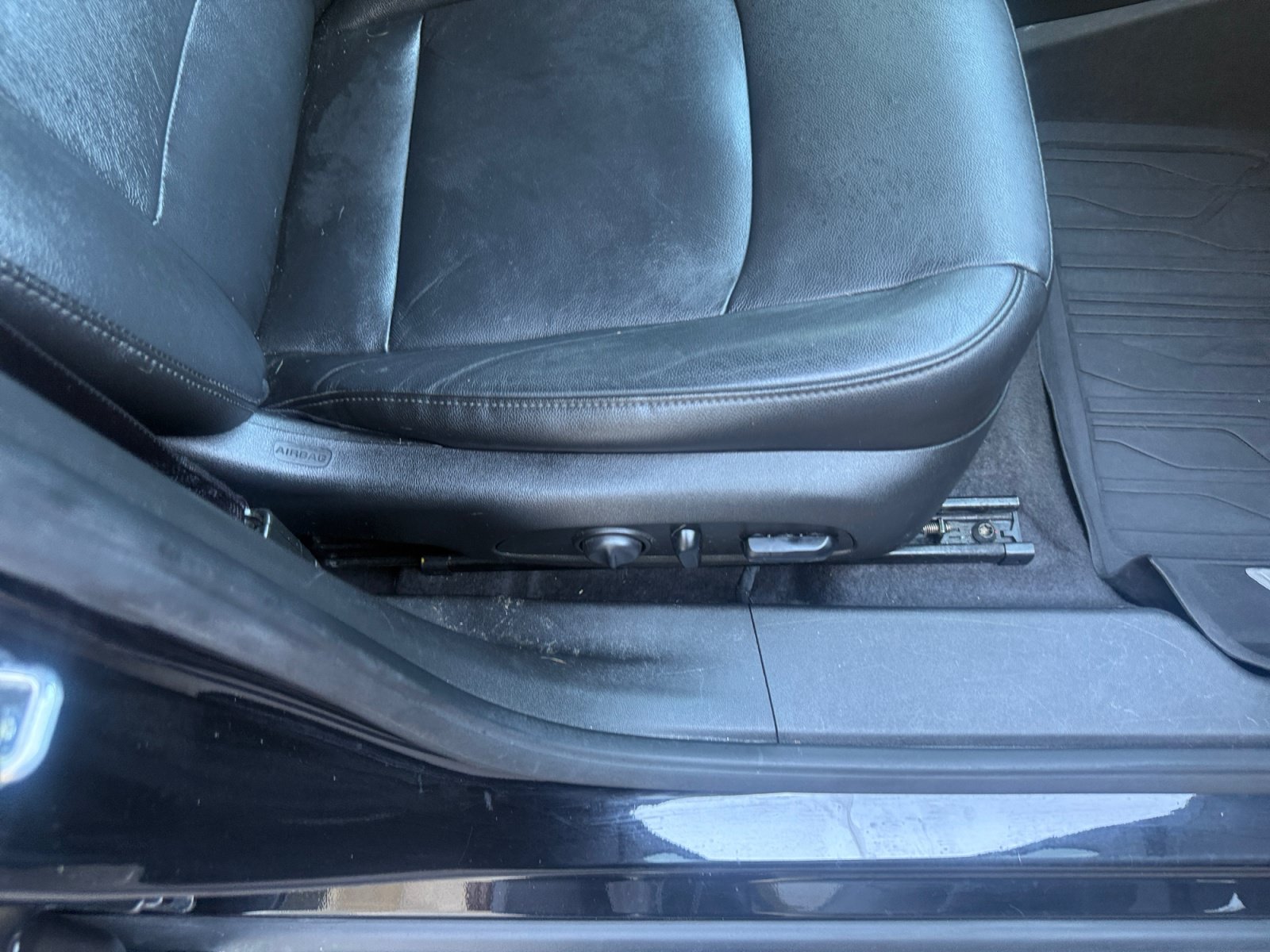 Used 2018 Chevrolet Malibu Hybrid w/ Leather Package FWD image 31