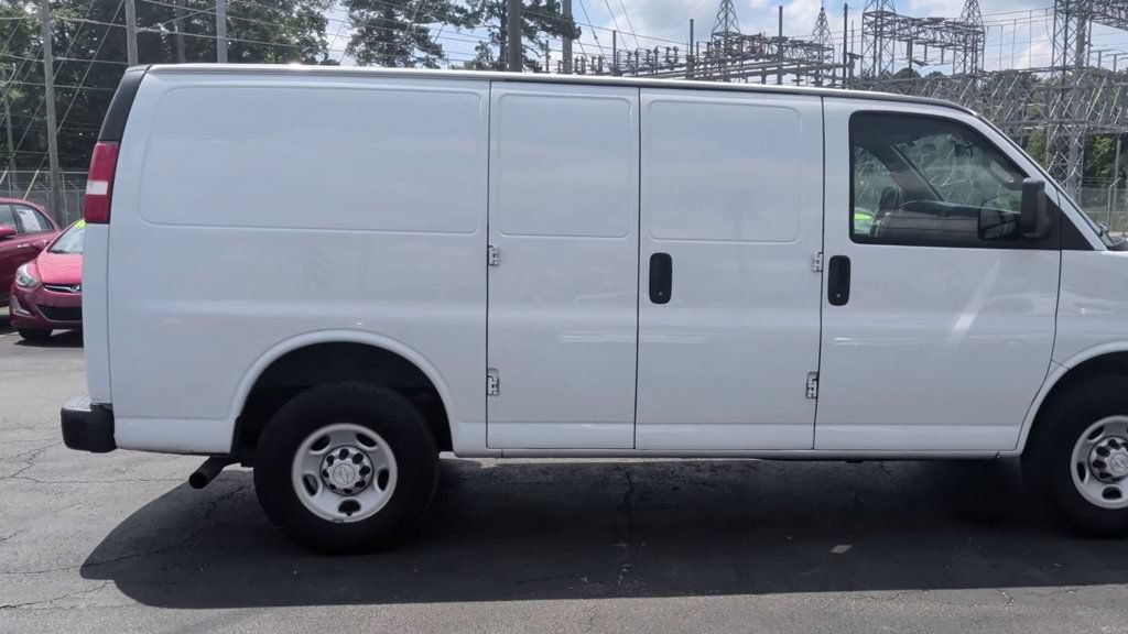 Used 2018 Chevrolet Express 2500 w/ Driver Convenience Package RWD image 9