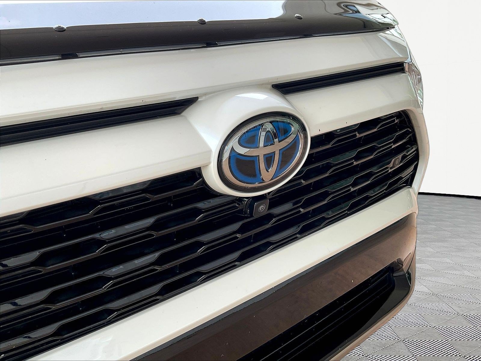 Used 2023 Toyota RAV4 XSE AWD/4WD image 31