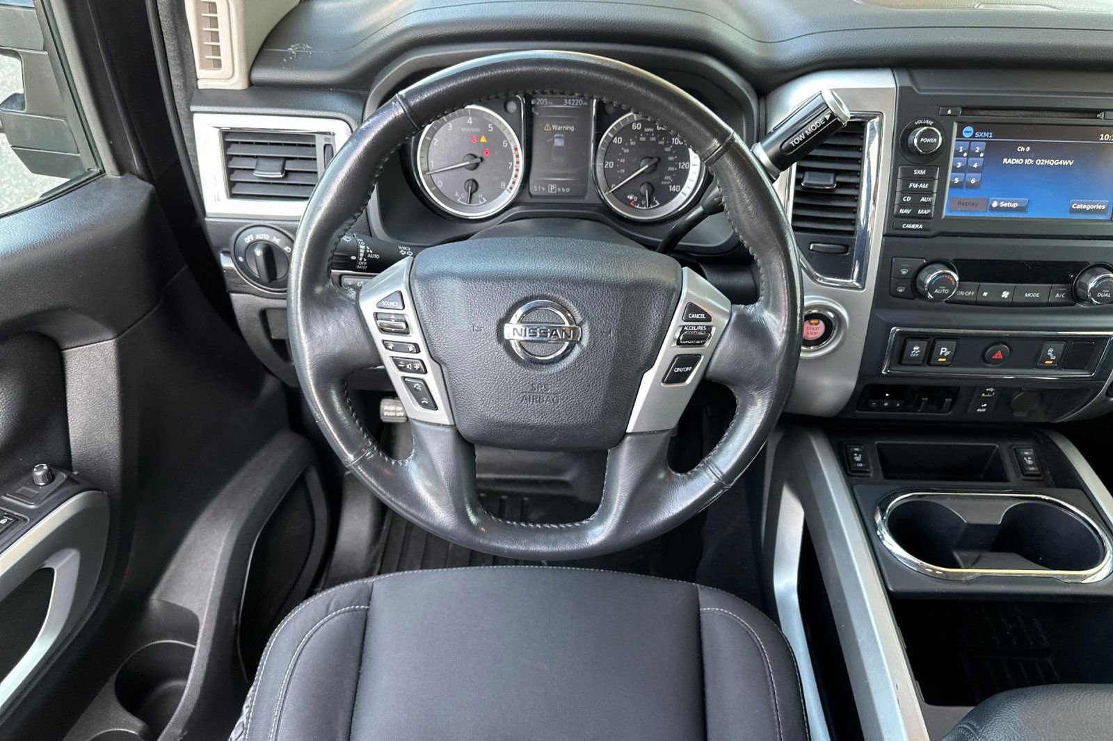 Used 2017 Nissan Titan SV image 15