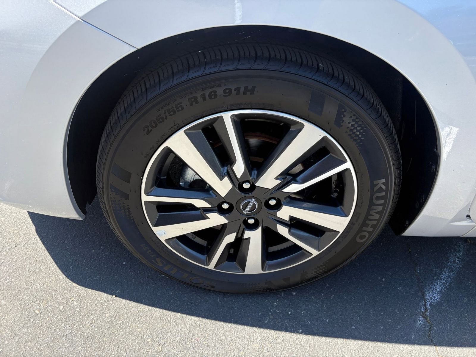 Used 2025 Nissan Versa SV image 28