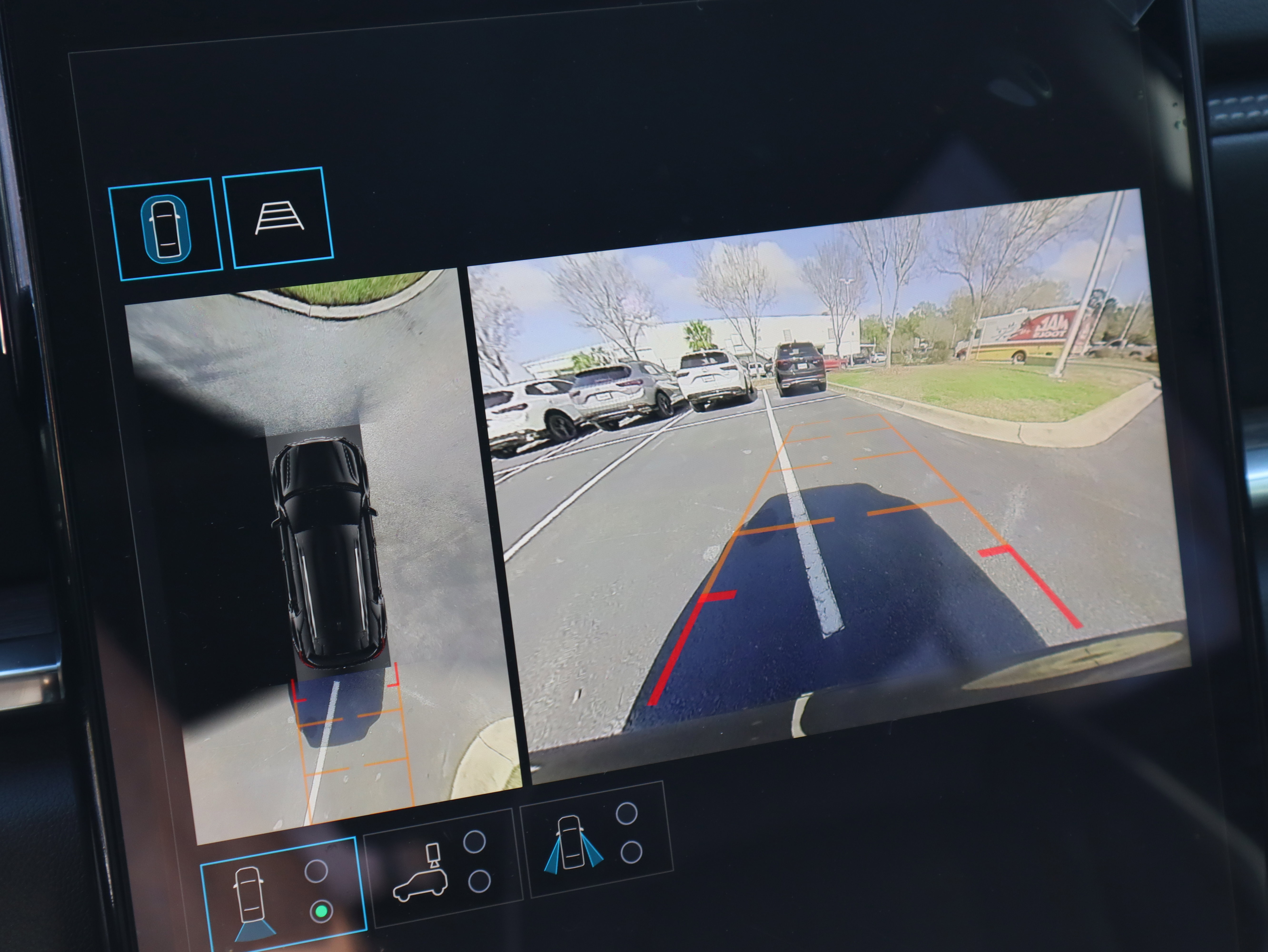 New 2026 GMC Terrain Denali w/ LPO, Floor Liner Package image 32