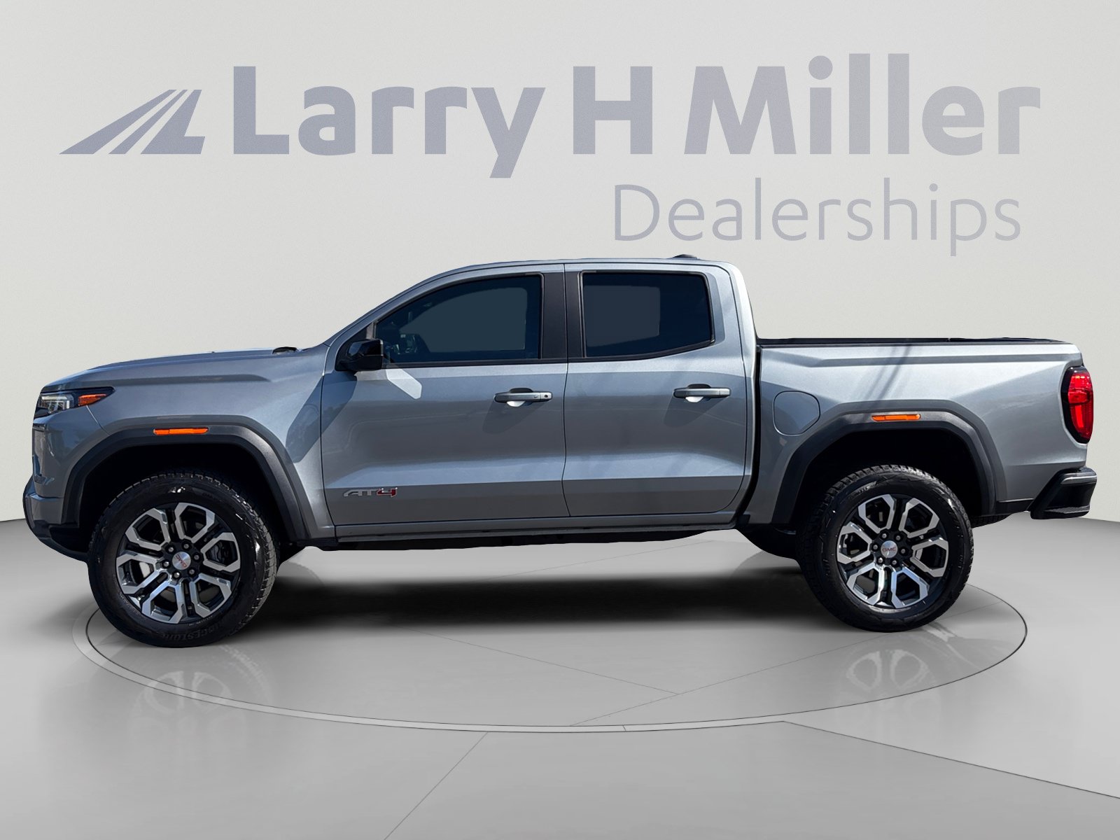Used 2023 GMC Canyon AT4 w/ LPO, Skid Plate Package AWD/4WD image 2