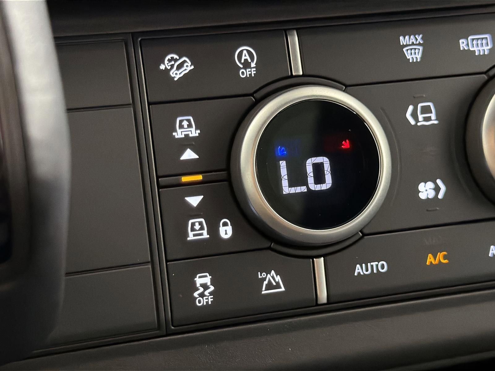 New 2026 Land Rover Defender 110 X-Dynamic SE image 18