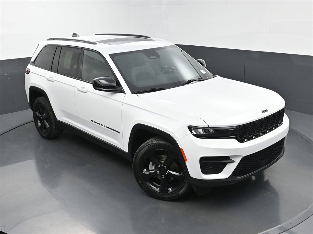 Used 2023 Jeep Grand Cherokee Altitude image 34