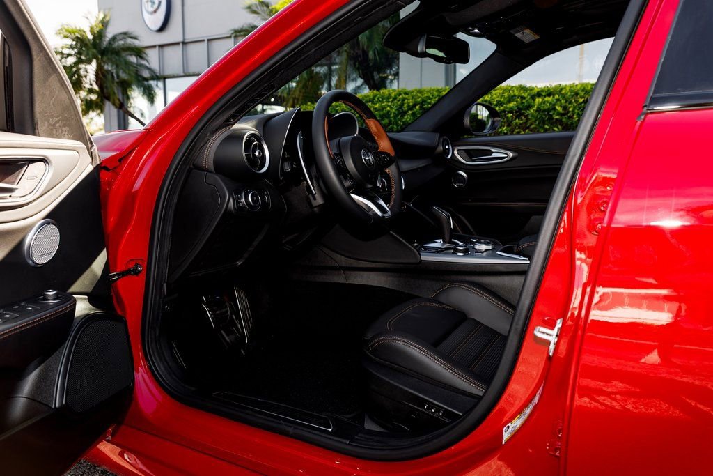 New 2025 Alfa Romeo Giulia w/ Driving Assist Package RWD image 29