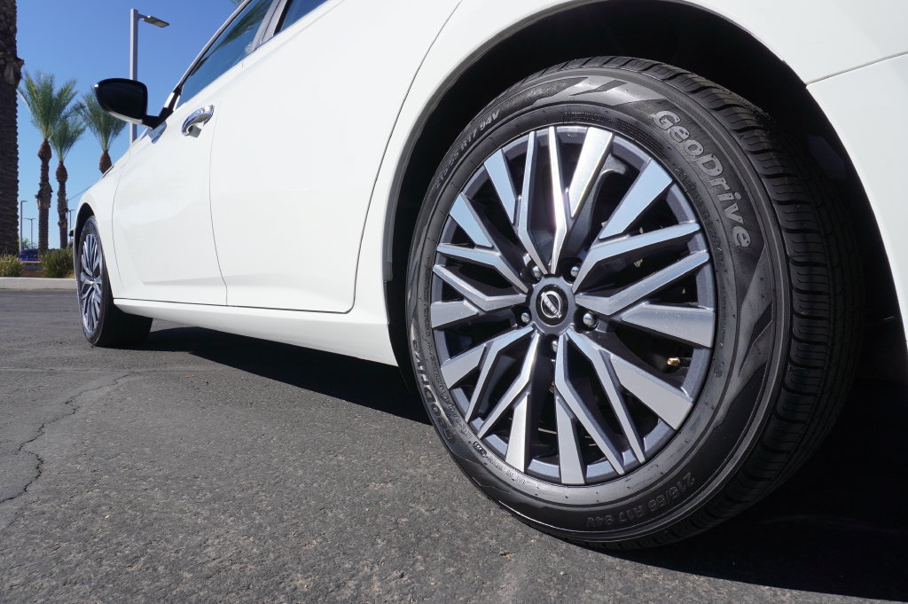 Certified 2025 Nissan Altima 2.5 SV FWD image 6