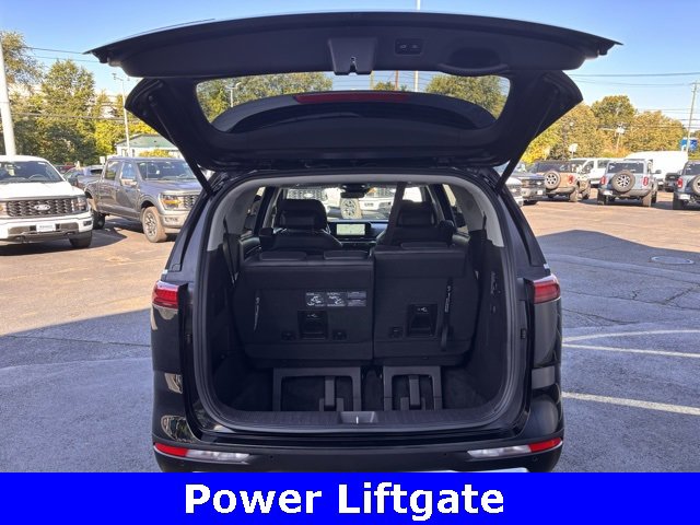 Used 2022 Kia Carnival SX Prestige image 9