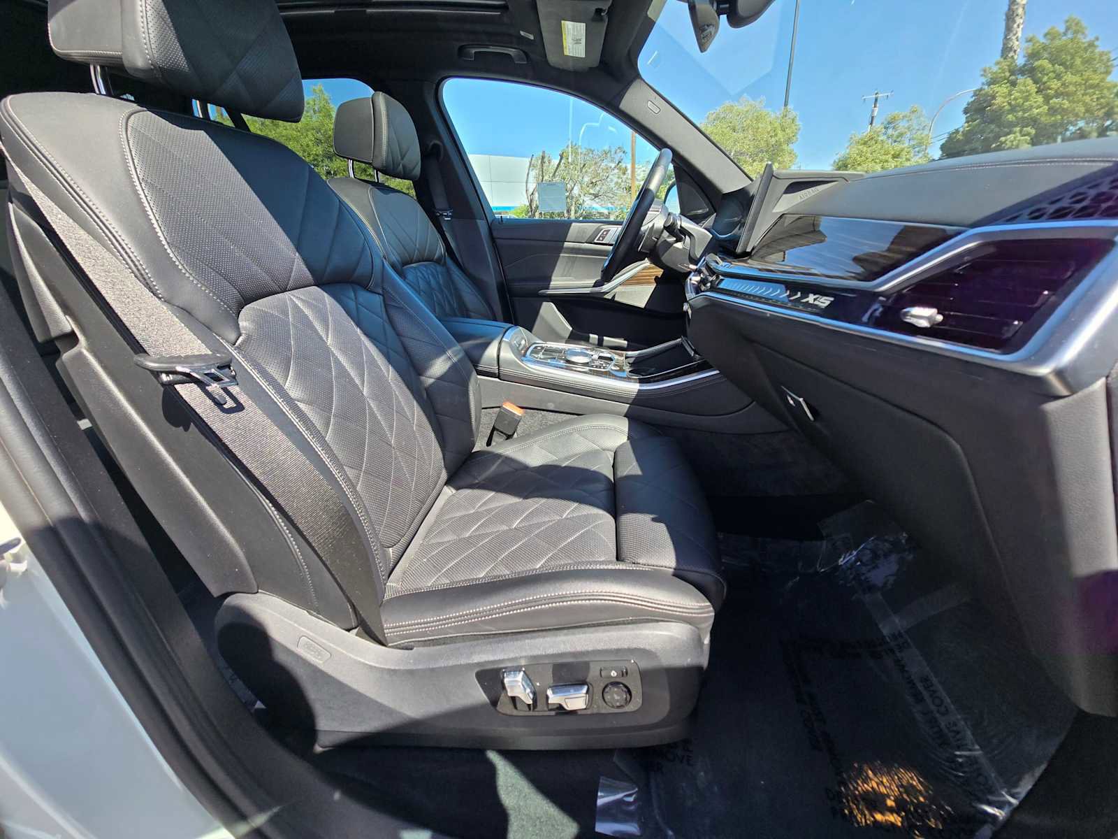 Used 2024 BMW X5 xDrive50e AWD/4WD image 11