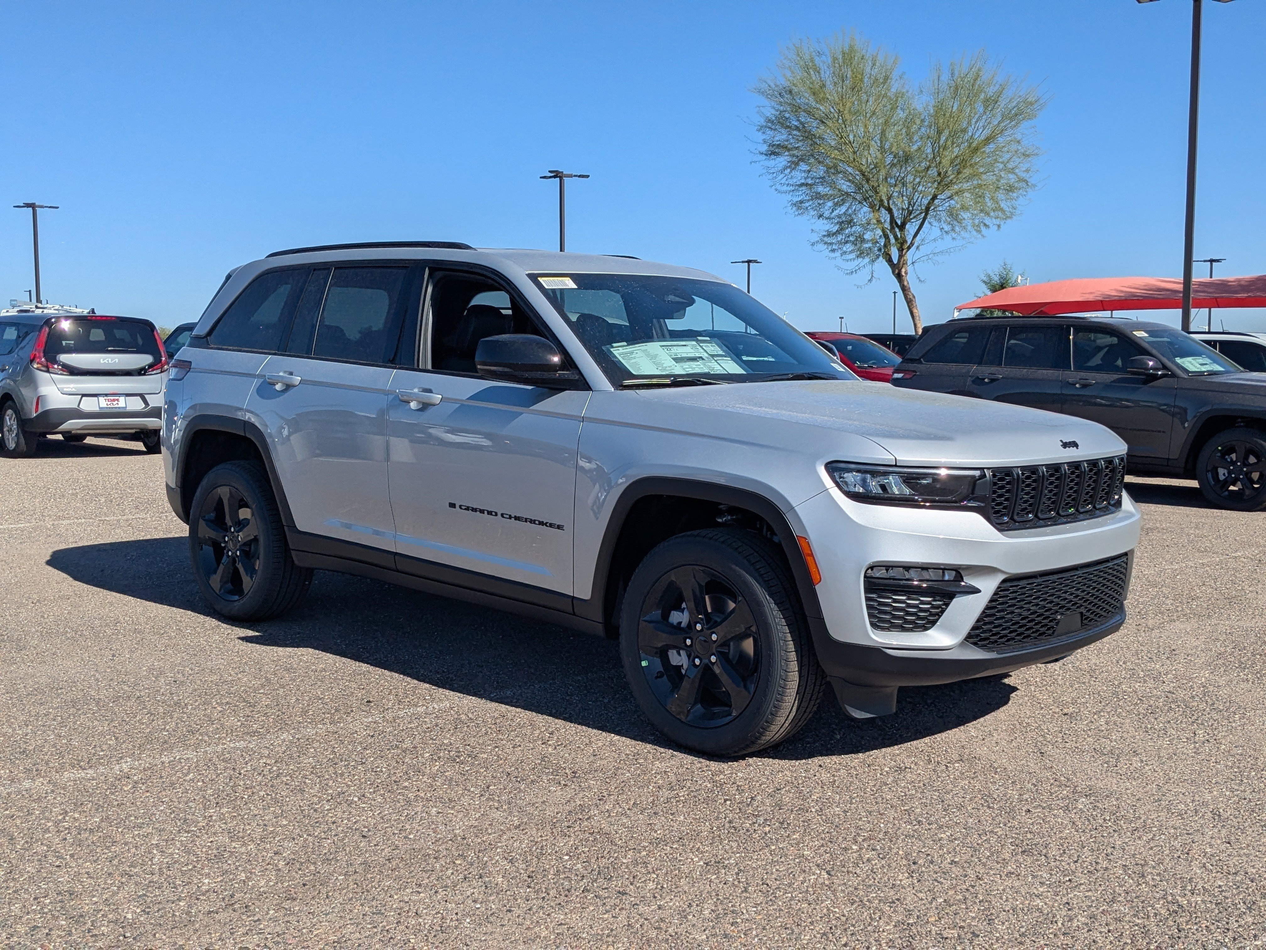 New 2025 Jeep Grand Cherokee Limited w/ Black Appearance Package RWD image 5