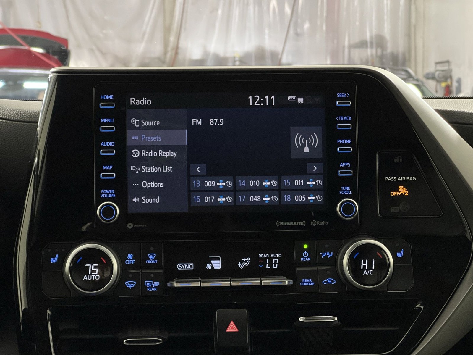 Used 2022 Toyota Highlander XLE image 18