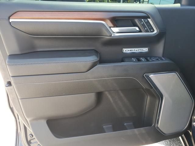 Used 2024 GMC Sierra 1500 Denali w/ Denali Reserve Package AWD/4WD image 11