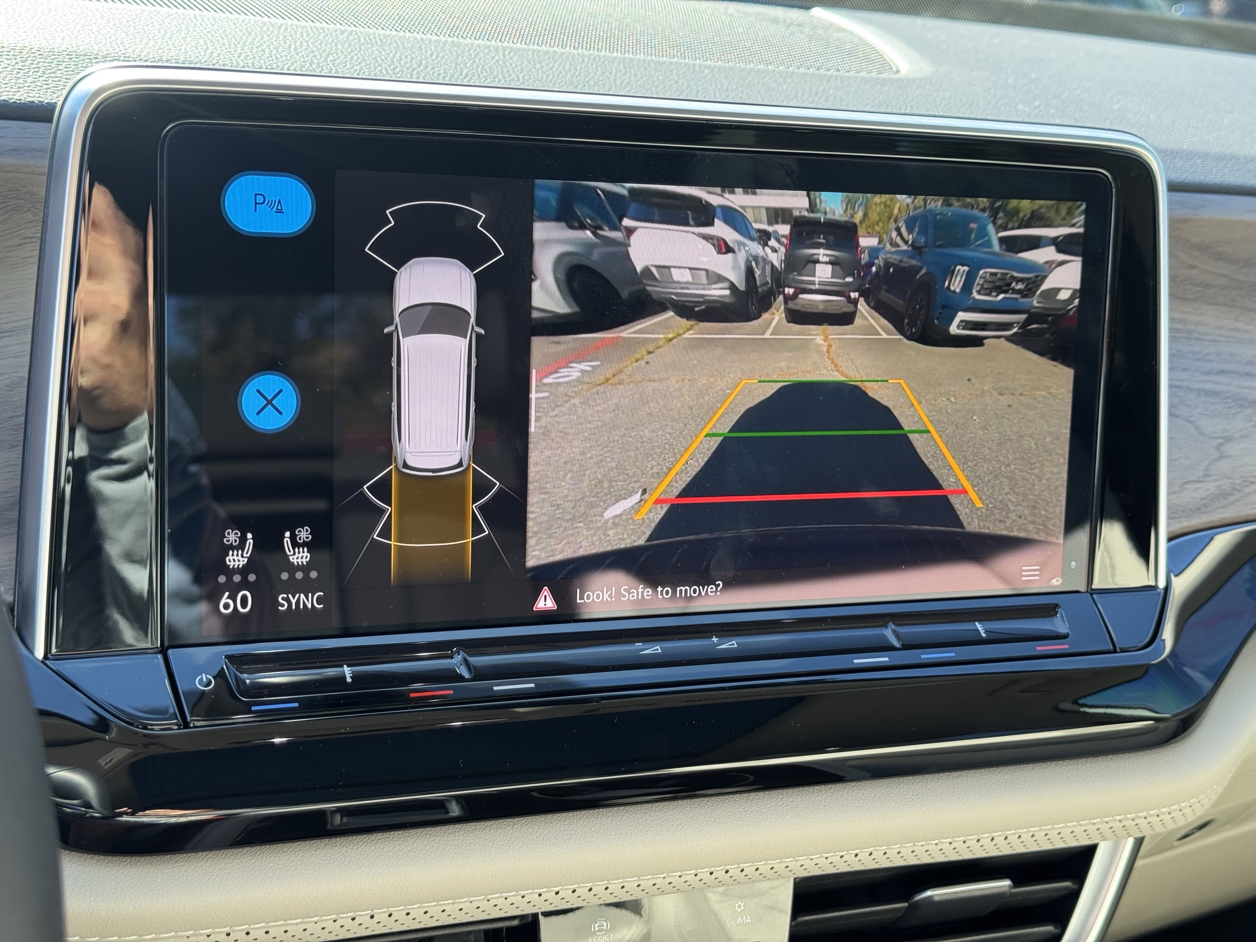 Used 2025 Volkswagen Atlas SE image 33