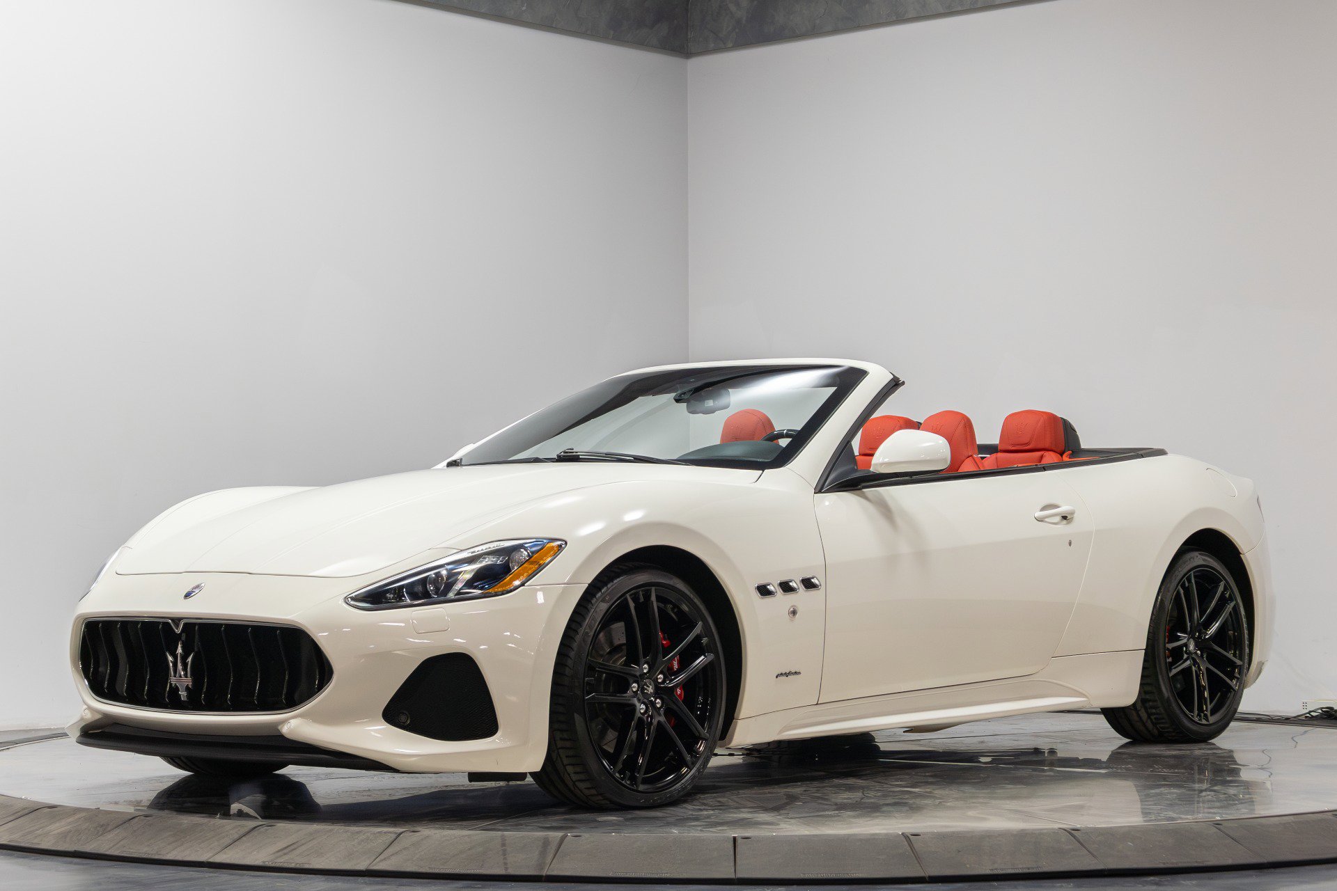 Used 2018 Maserati GranTurismo Sport image 2