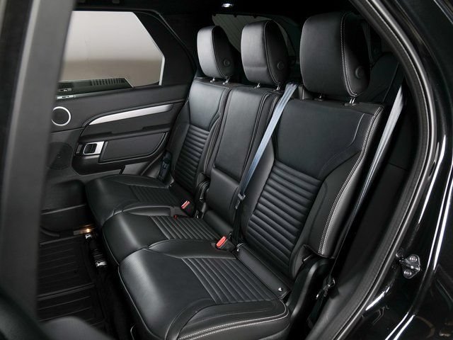 Certified 2025 Land Rover Discovery Dynamic SE AWD/4WD image 5