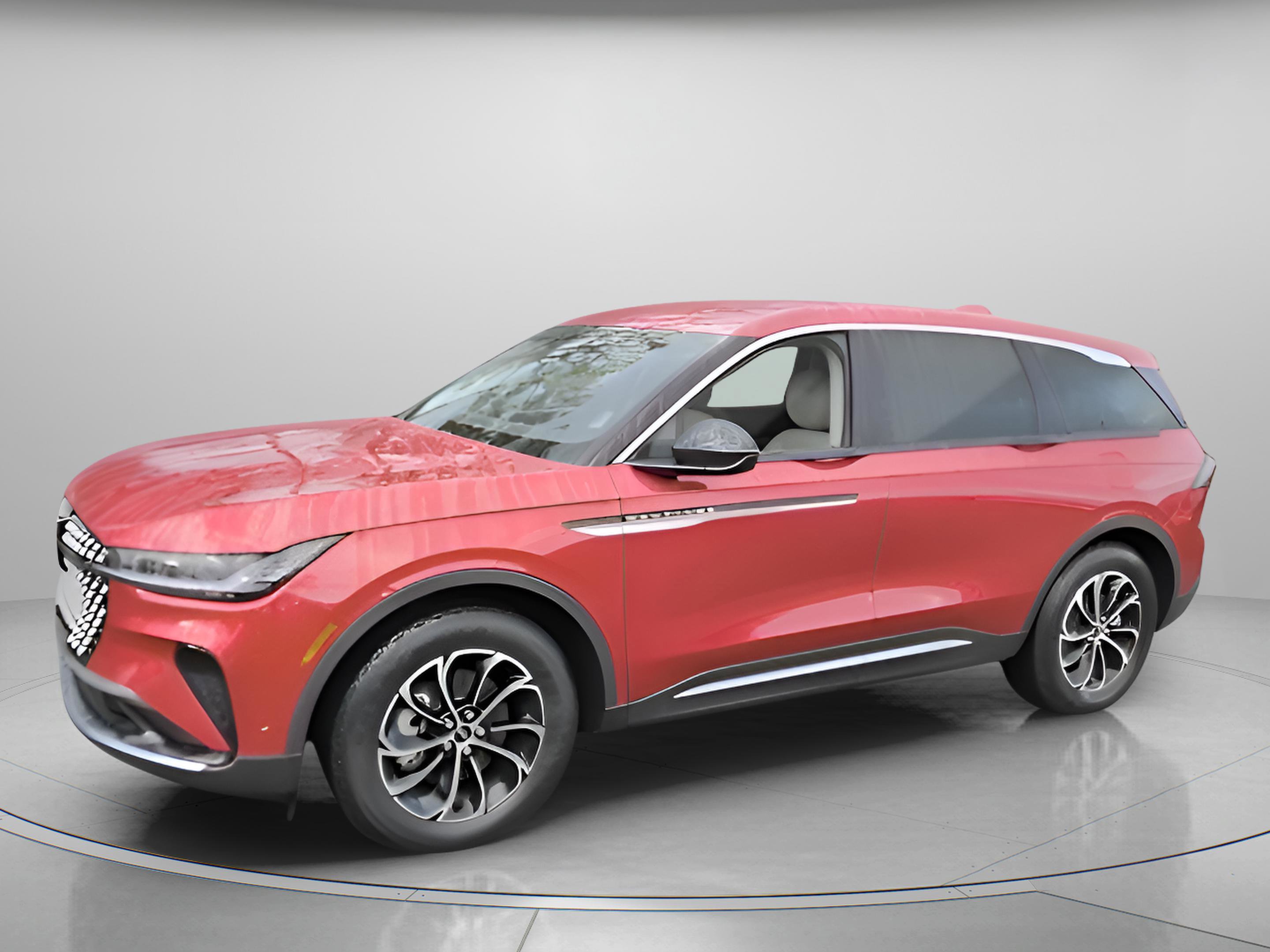 Used 2024 Lincoln Nautilus Premier image 2