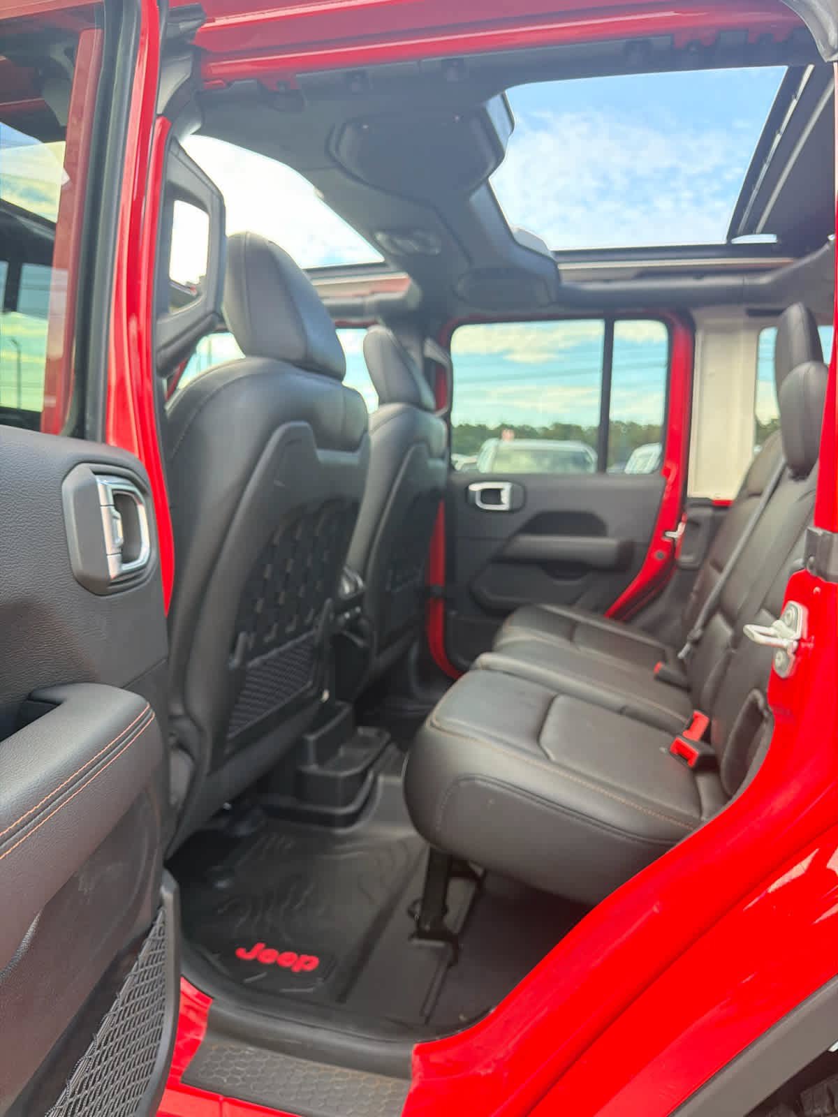 Used 2022 Jeep Wrangler Unlimited Rubicon w/ Xtreme Recon 35" Tire Package AWD/4WD image 18