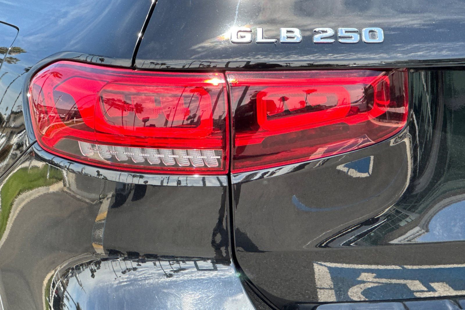 Used 2023 Mercedes-Benz GLB 250 image 27