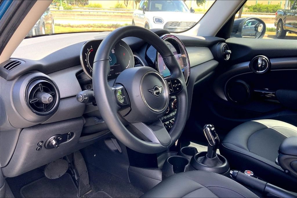 Used 2022 MINI Cooper 4-Door Hardtop FWD image 14