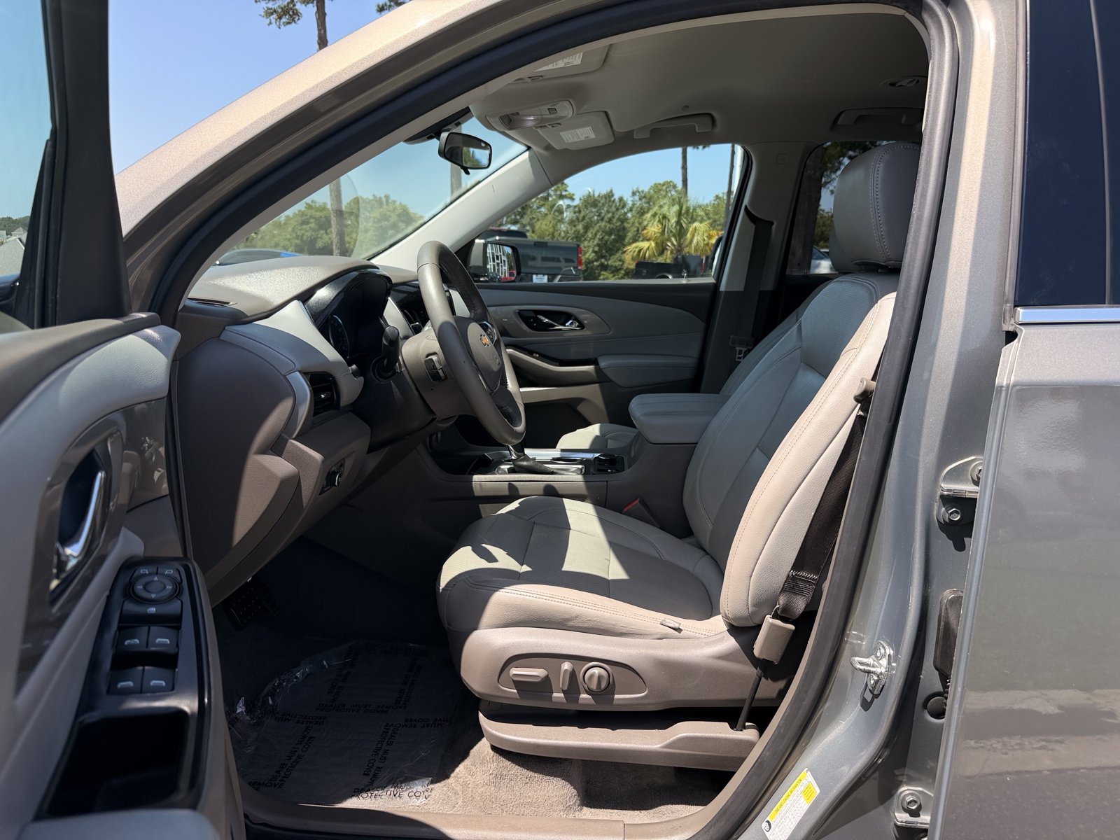 Used 2019 Chevrolet Traverse LT FWD image 14