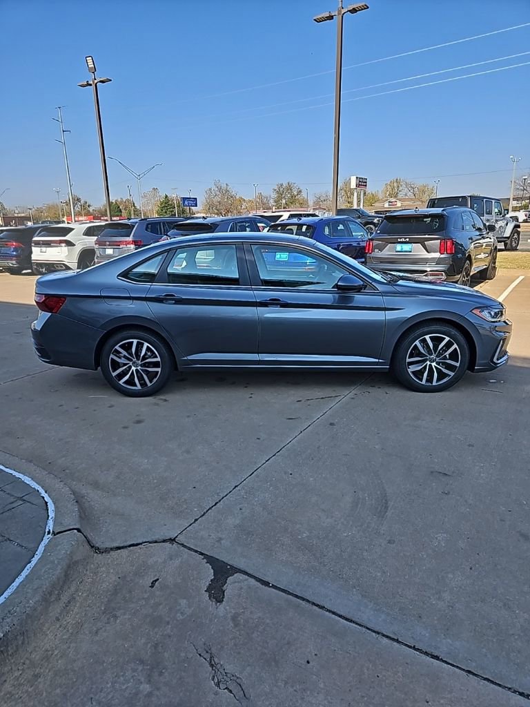 New 2026 Volkswagen Jetta SE image 4