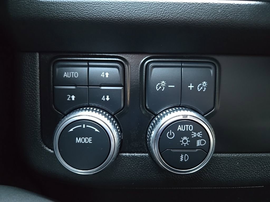 Used 2023 GMC Yukon XL AT4 w/ AT4 Premium Package image 23