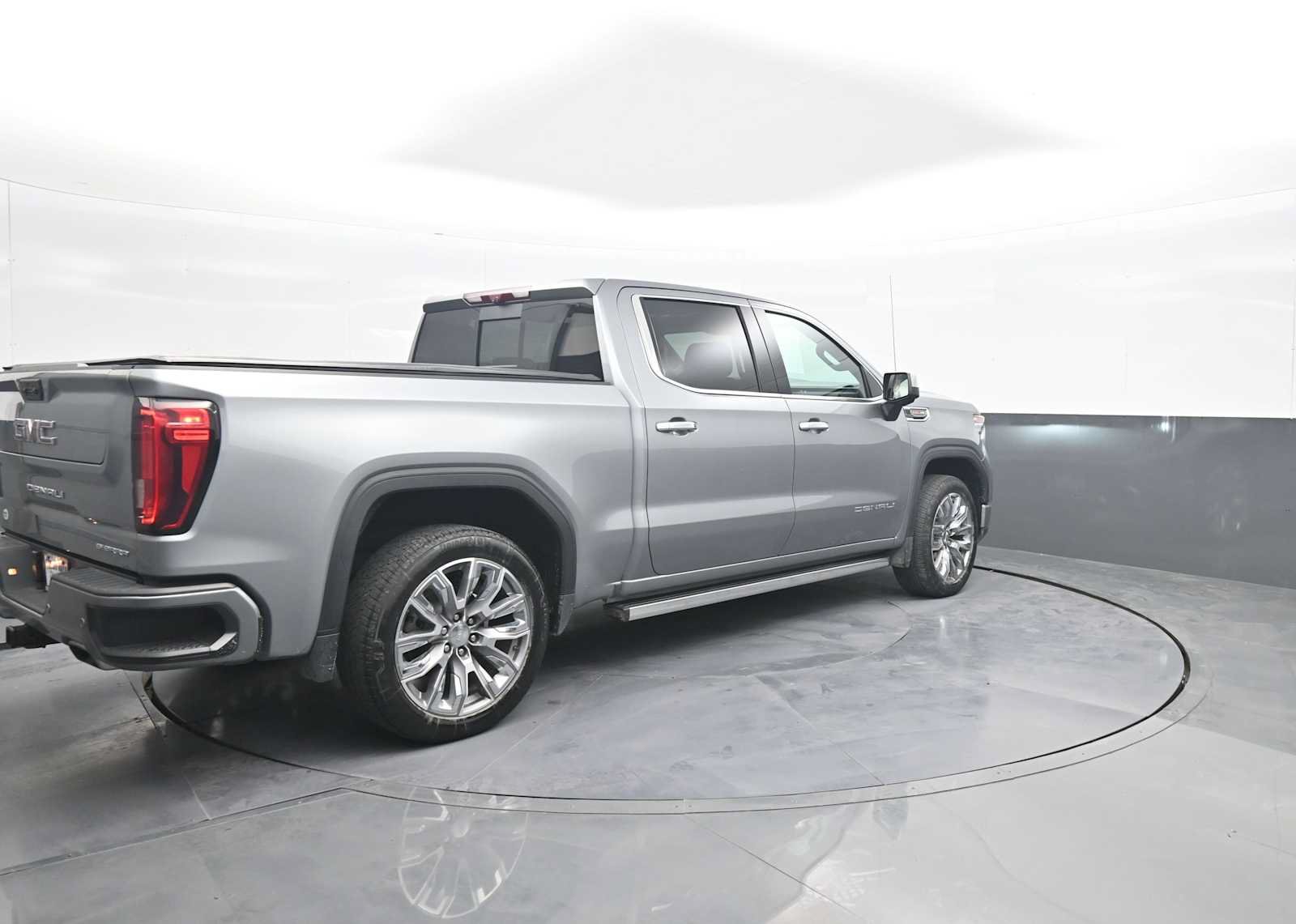 Used 2024 GMC Sierra 1500 Denali w/ Denali Reserve Package AWD/4WD image 8