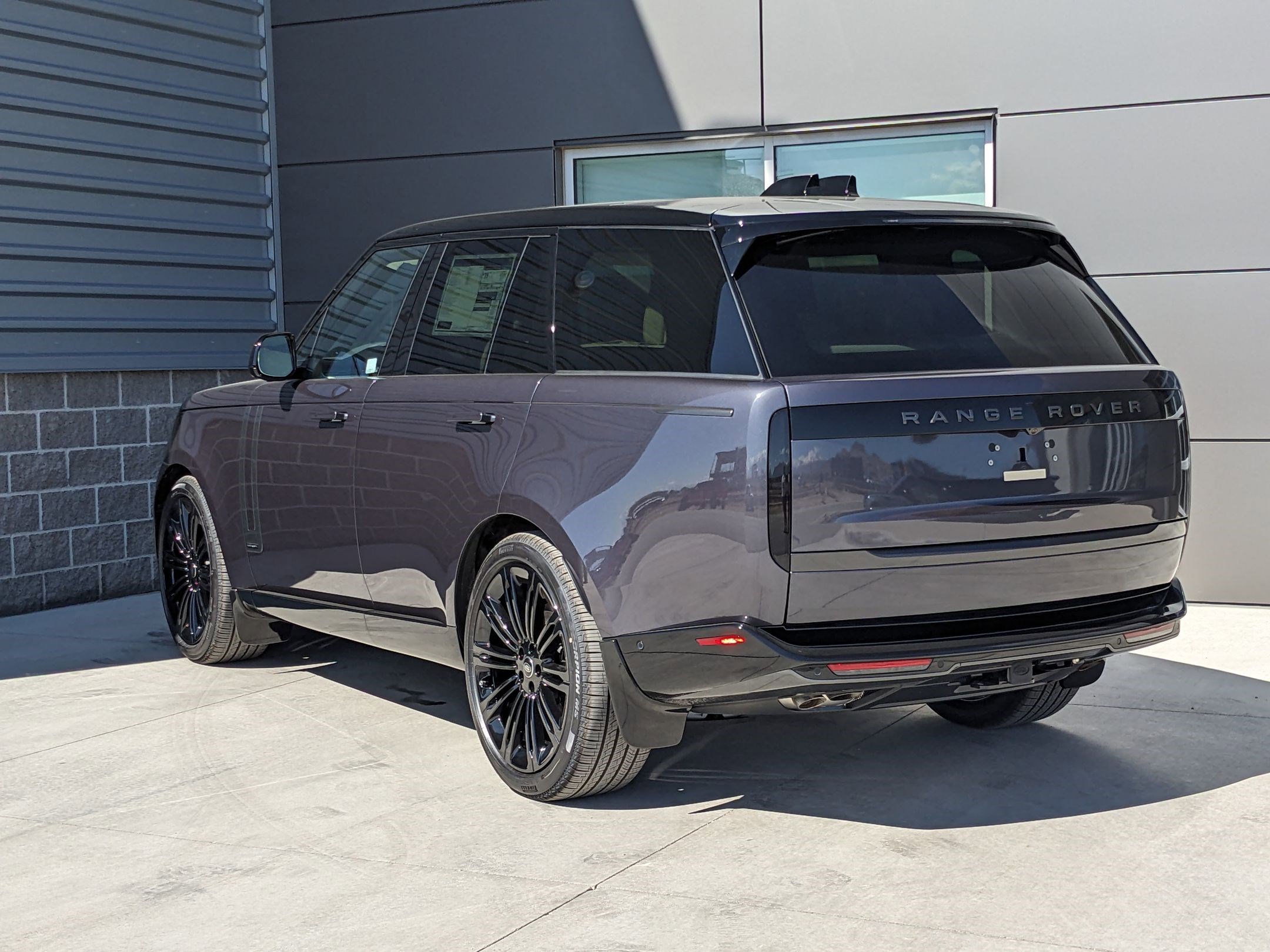 New 2025 Land Rover Range Rover Autobiography image 8