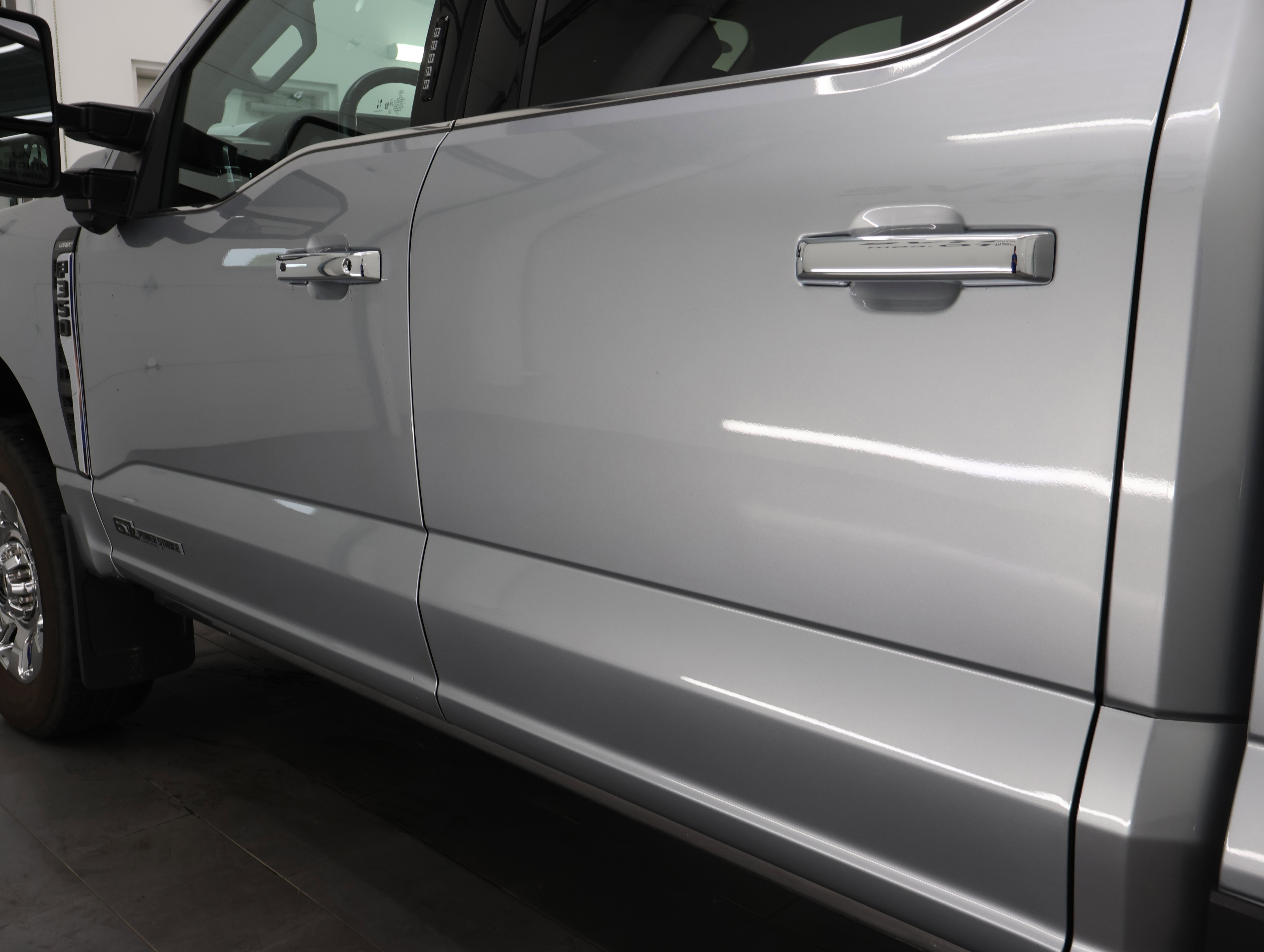 Used 2023 Ford F350 Lariat w/ Lariat Ultimate Package AWD/4WD image 36