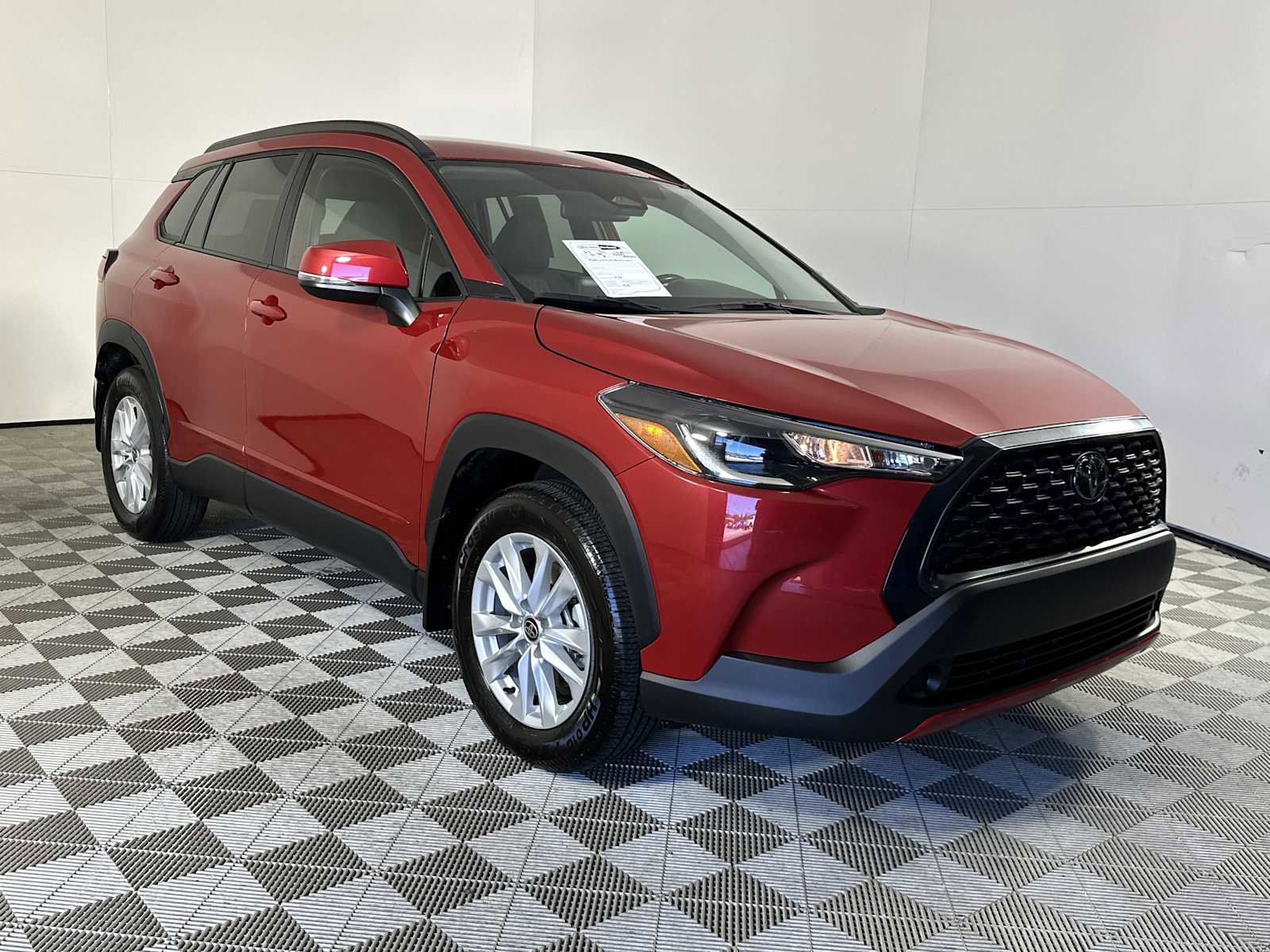 Used 2024 Toyota Corolla Cross LE AWD/4WD image 2