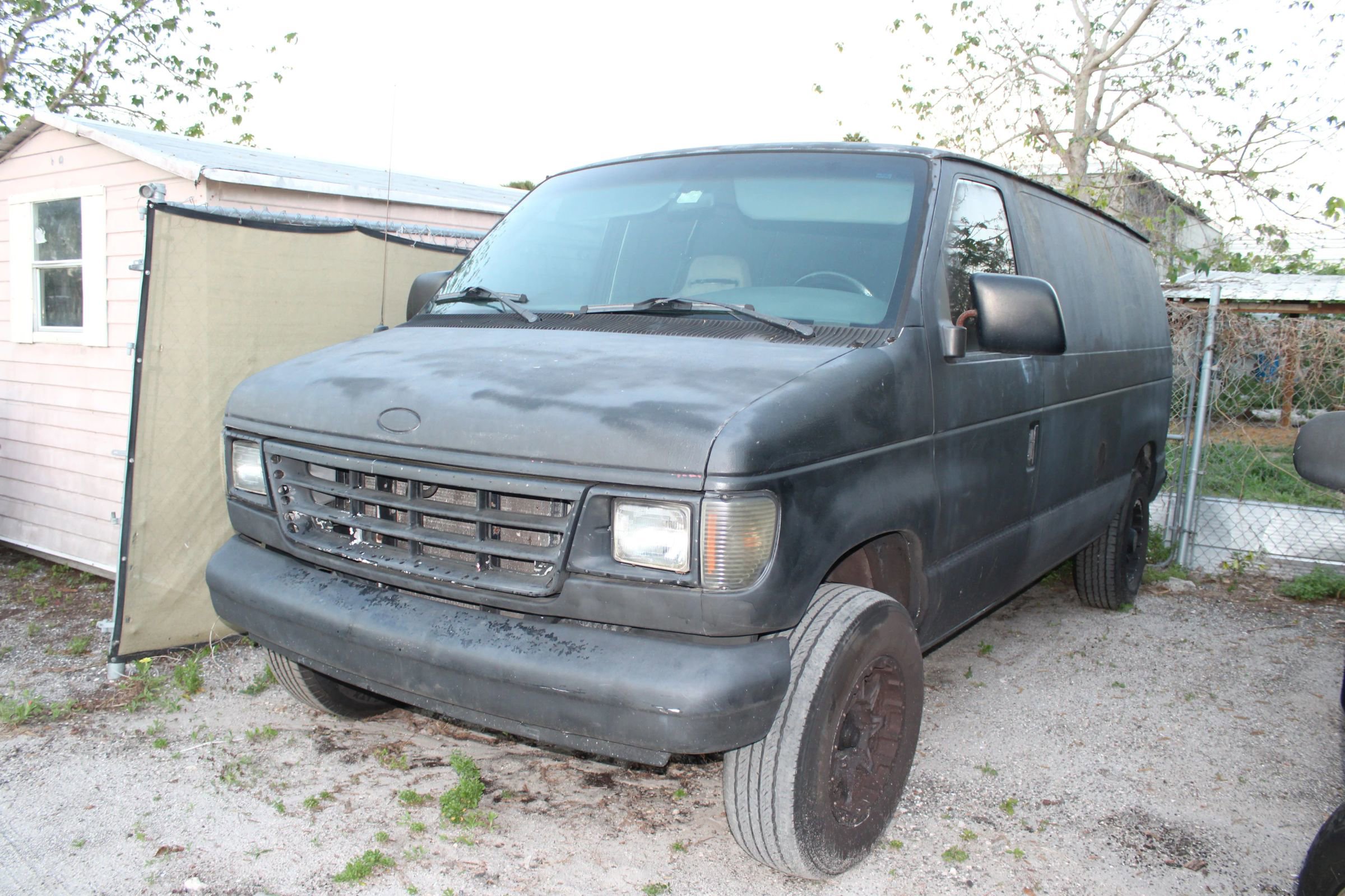 Used 1996 Ford E-250 and Econoline 250 Heavy-Duty image 1