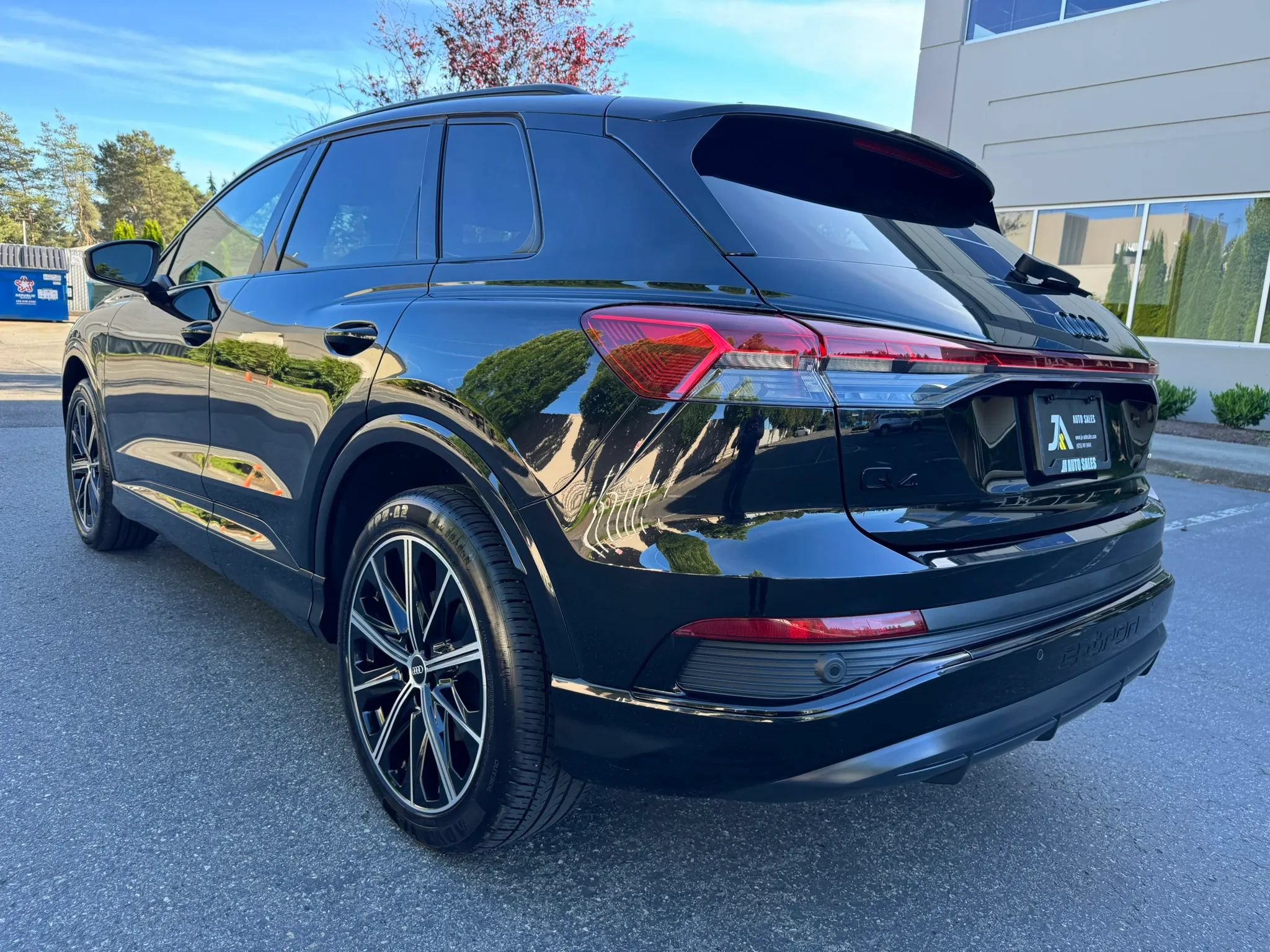 Used 2022 Audi Q4 e-tron Premium Plus w/ Premium Plus AWD/4WD image 8
