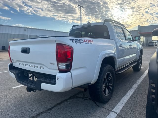 Used 2017 Toyota Tacoma SR5 AWD/4WD image 4