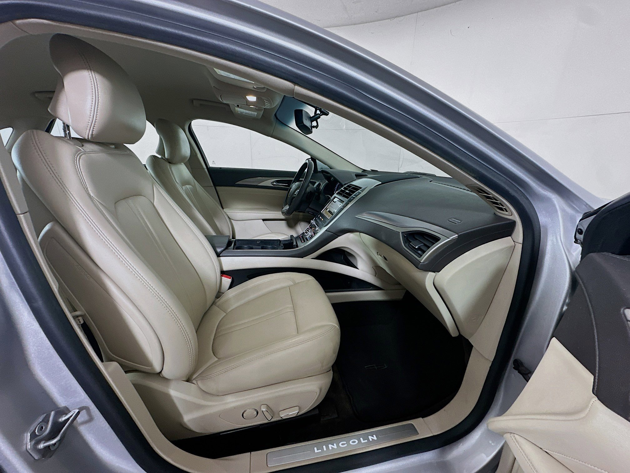 Used 2018 Lincoln MKZ Premiere FWD image 28